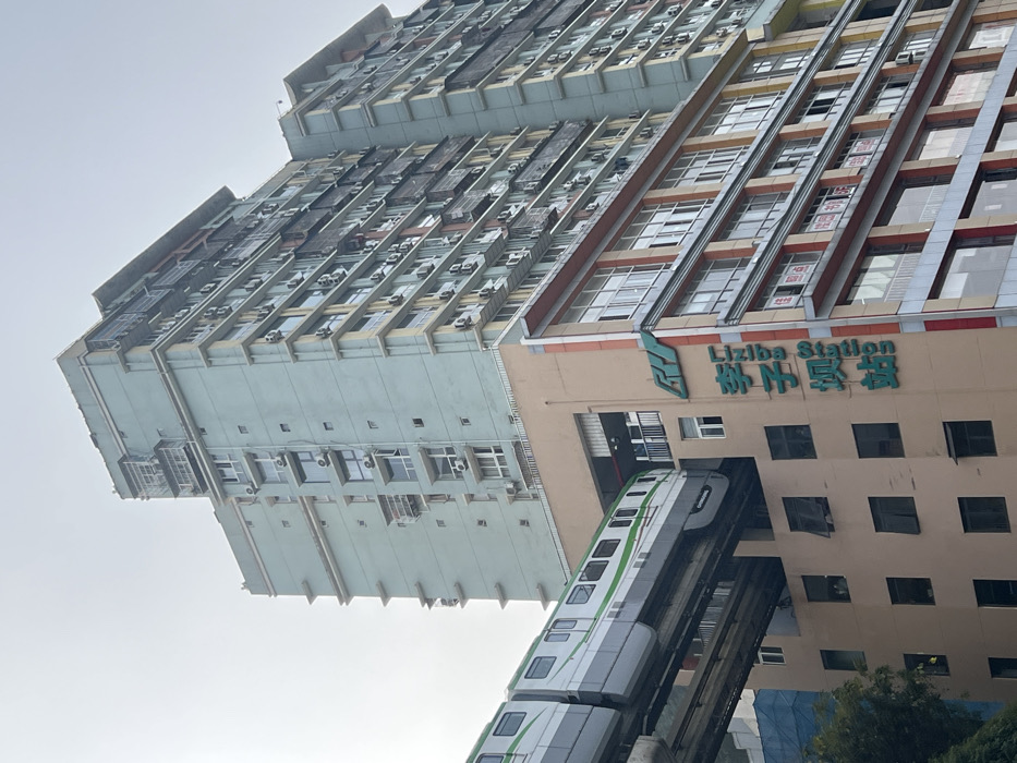 Crowds gather at Chongqing's building-piercing monorail station