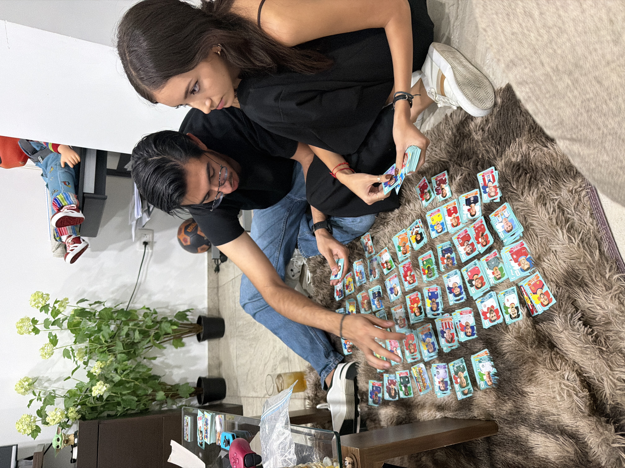 Couple sorts soccer cards, relaxes indoors in San Andrés Cholula