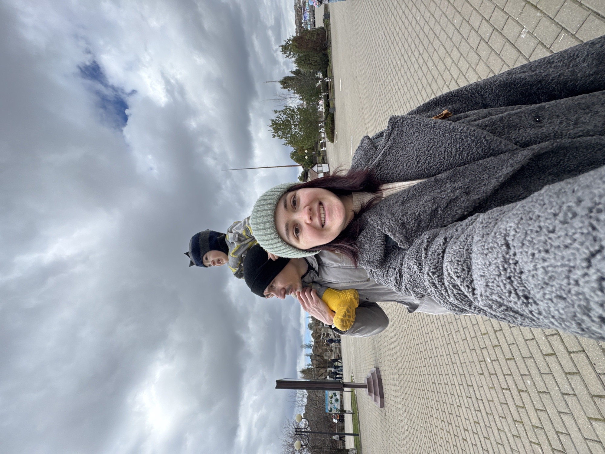 Family visits Izhevsk Zoo, views canid exhibit Sunday morning