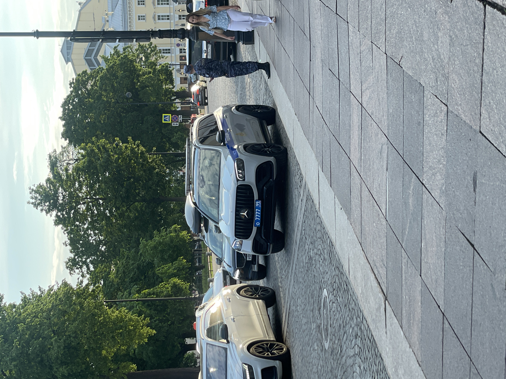 Ordinary afternoon life documented across Saint Petersburg streets