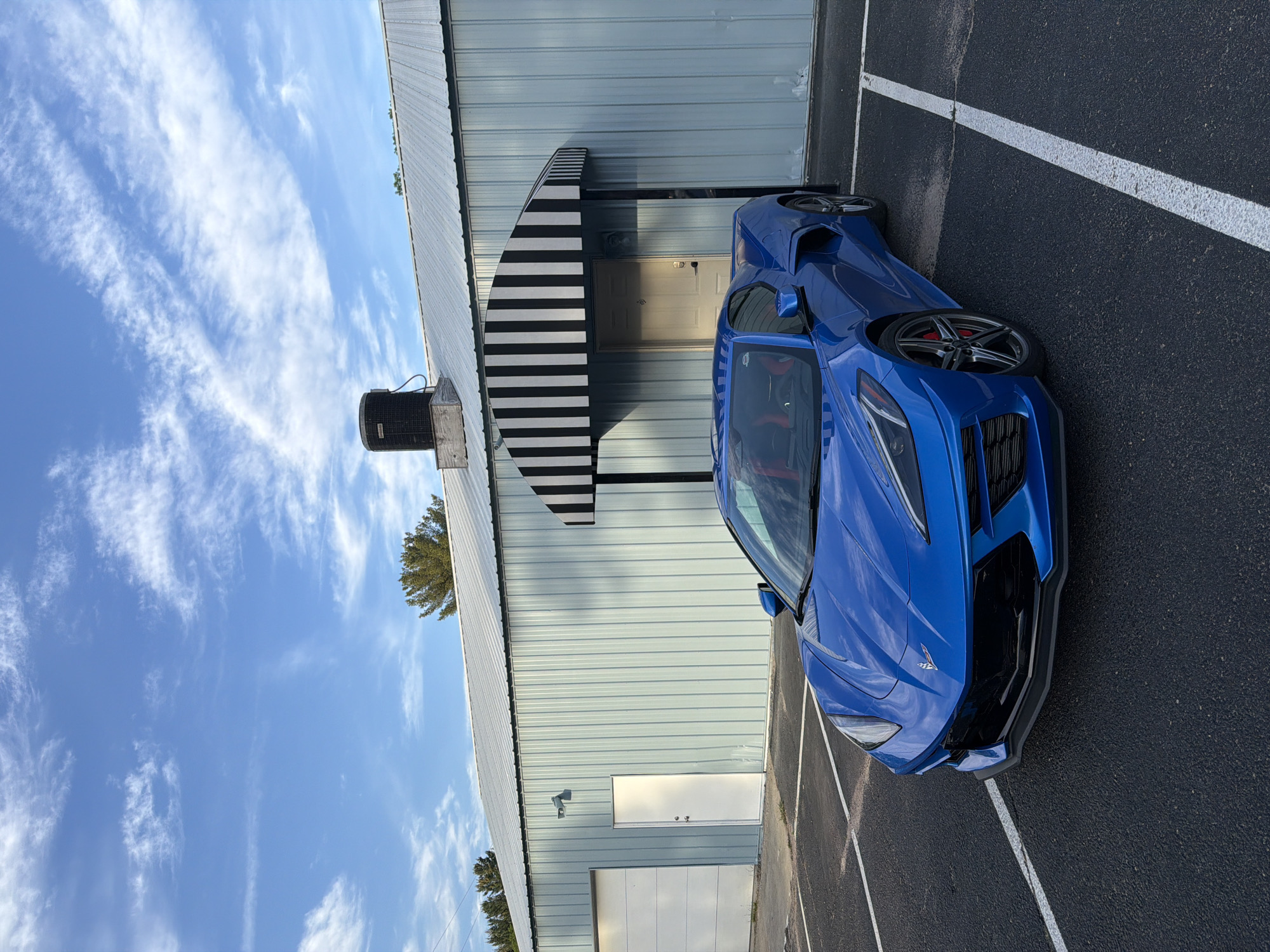 Blue Corvette spotted at Wisconsin Dells restaurant early morning