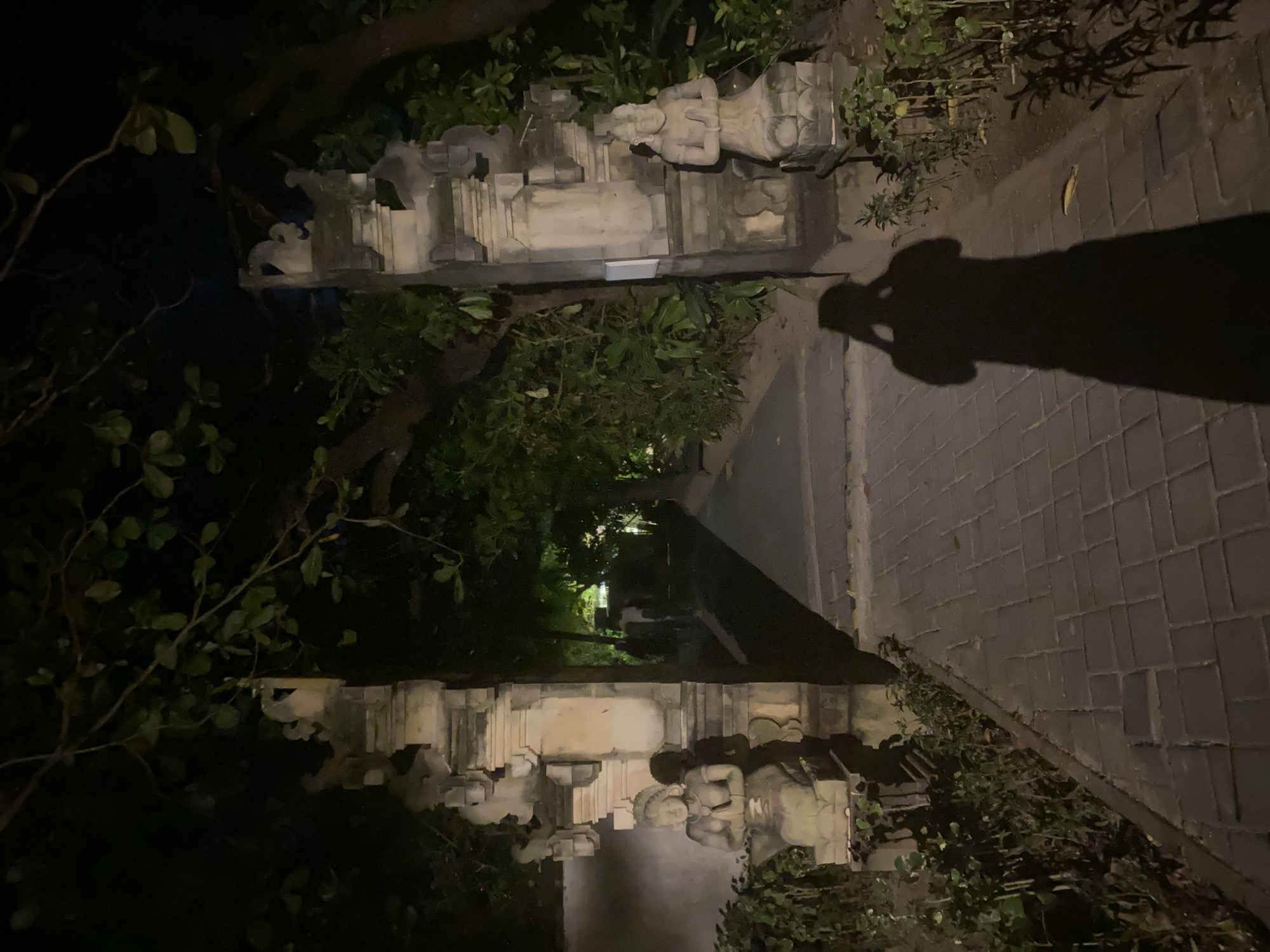 Nighttime walkabout captures Kuta Selatan's restaurants and Balinese culture