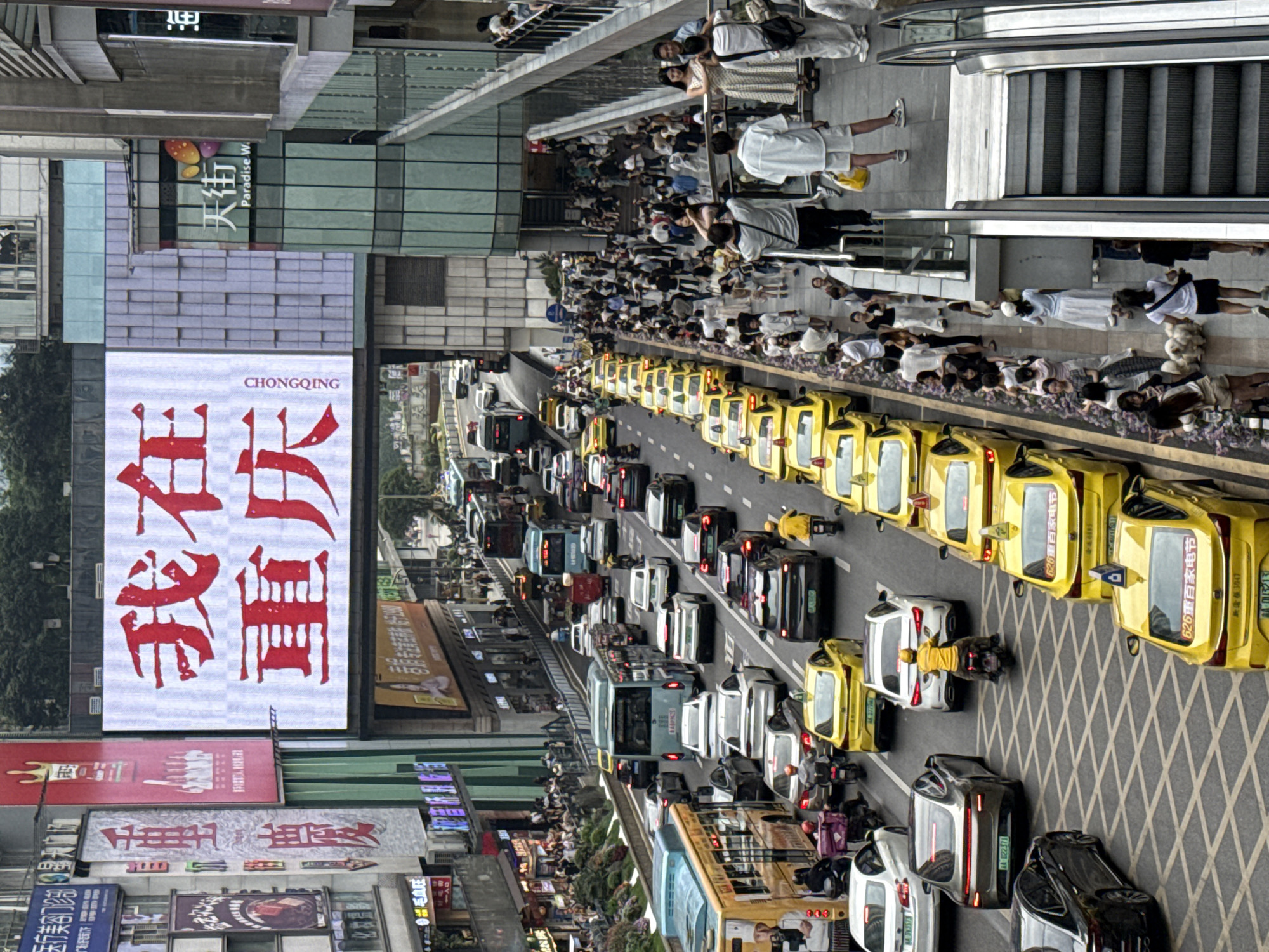 Ordinary morning moments documented across Liangjiang's urban streets
