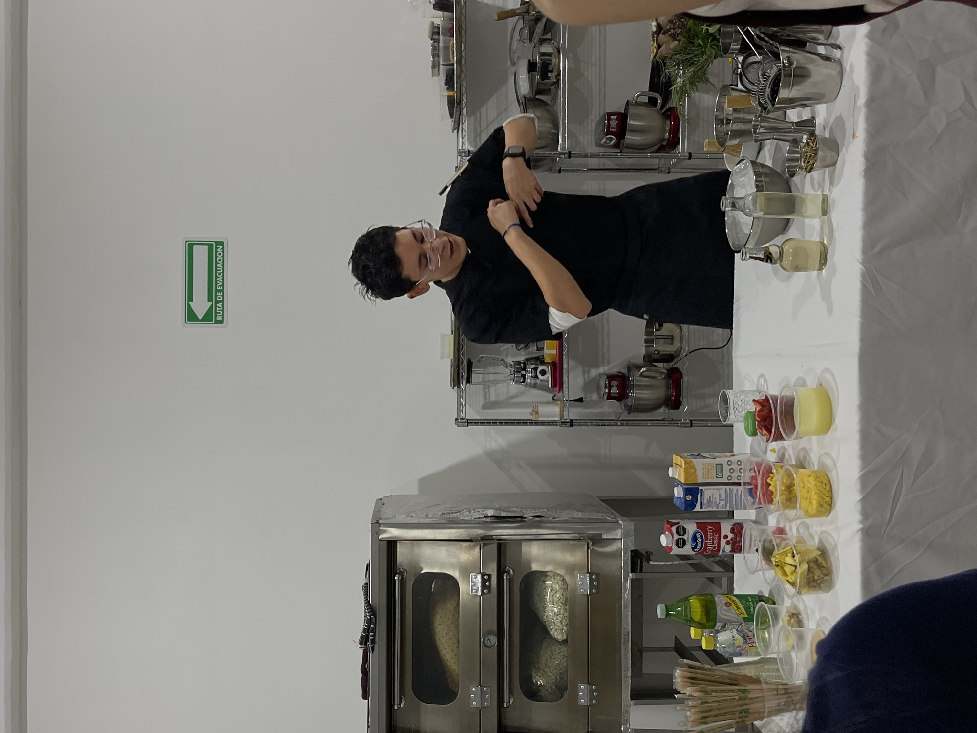 Late-night cooking class held in Tlaxcalancingo commercial kitchen