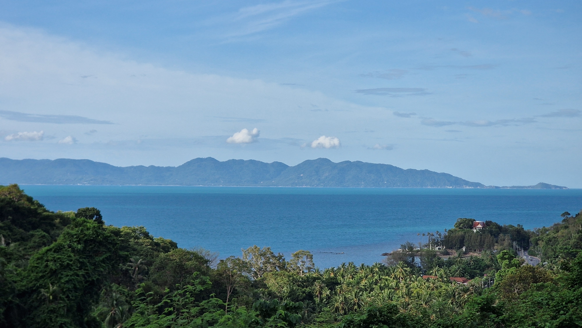 Clear day coastal view documented in Baan Thong Po