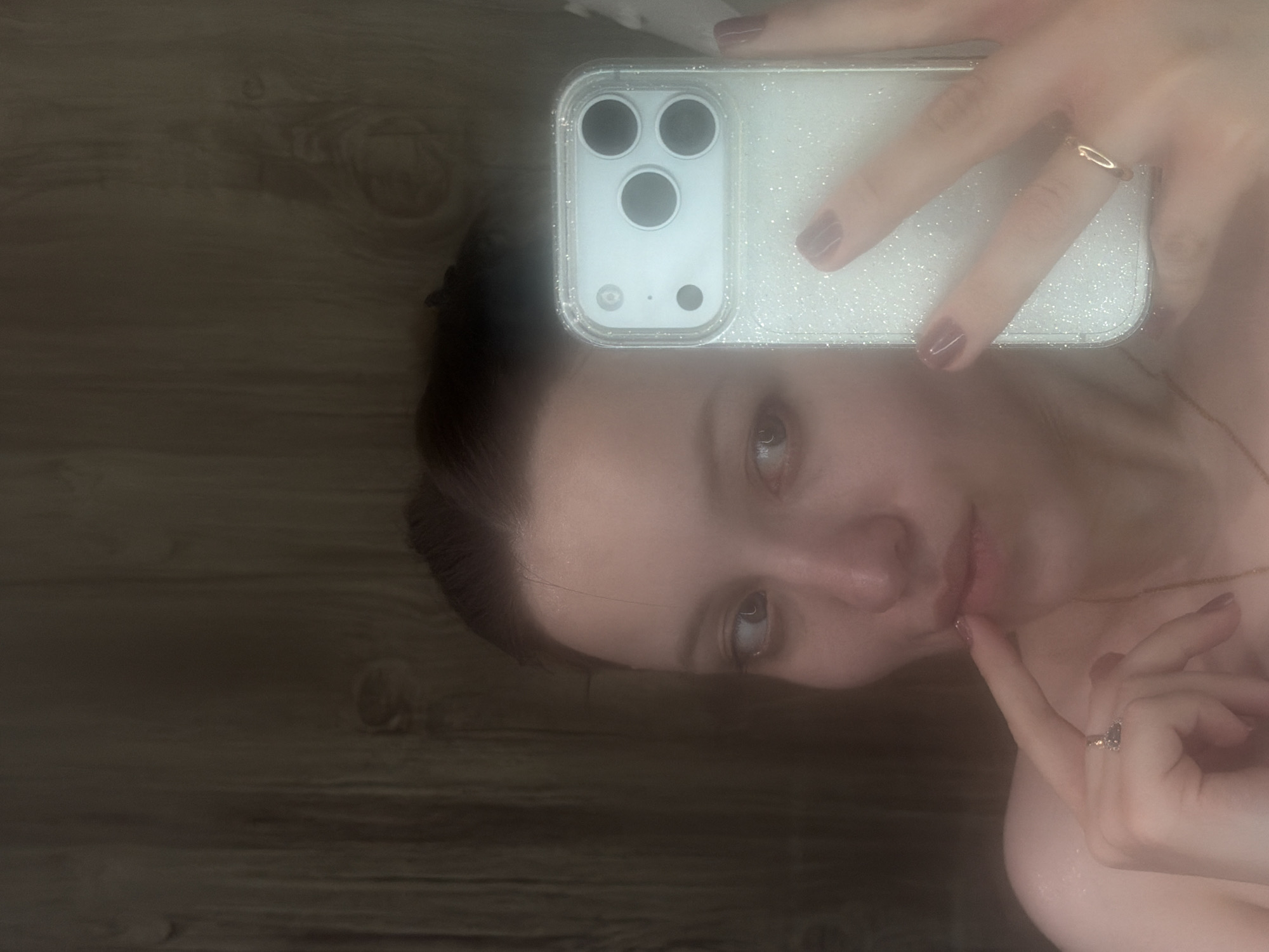 Woman documents evening bath routine with selfies in Reshetnikovo