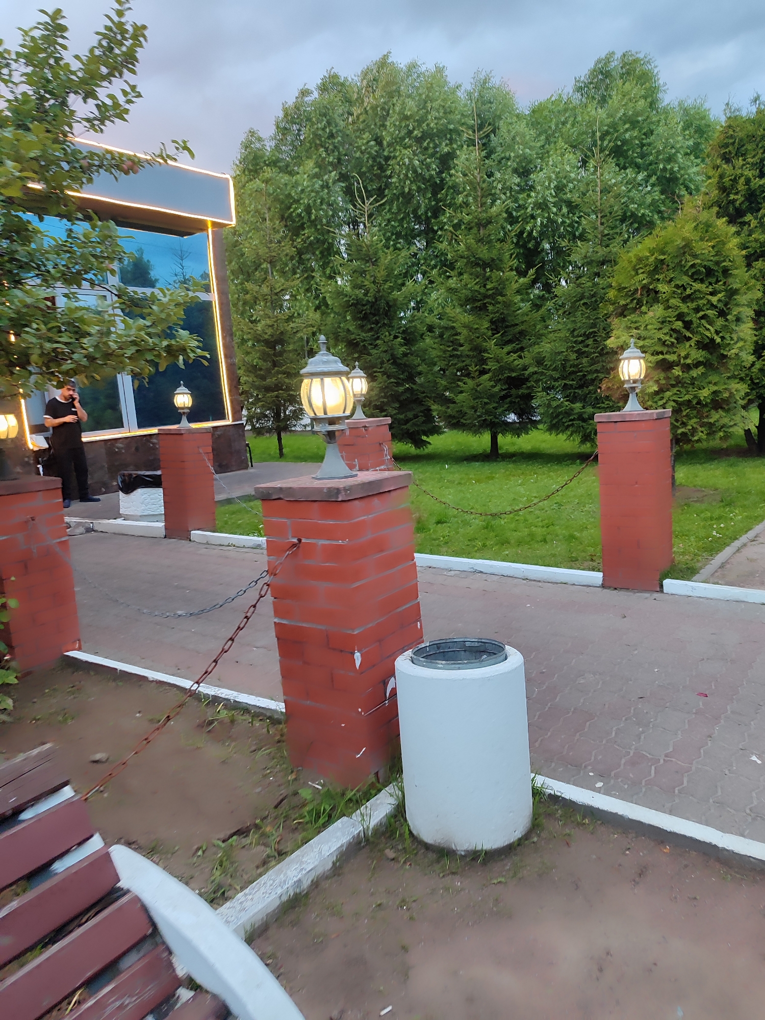 Evening stroll through a Saint Petersburg park and outdoor café
