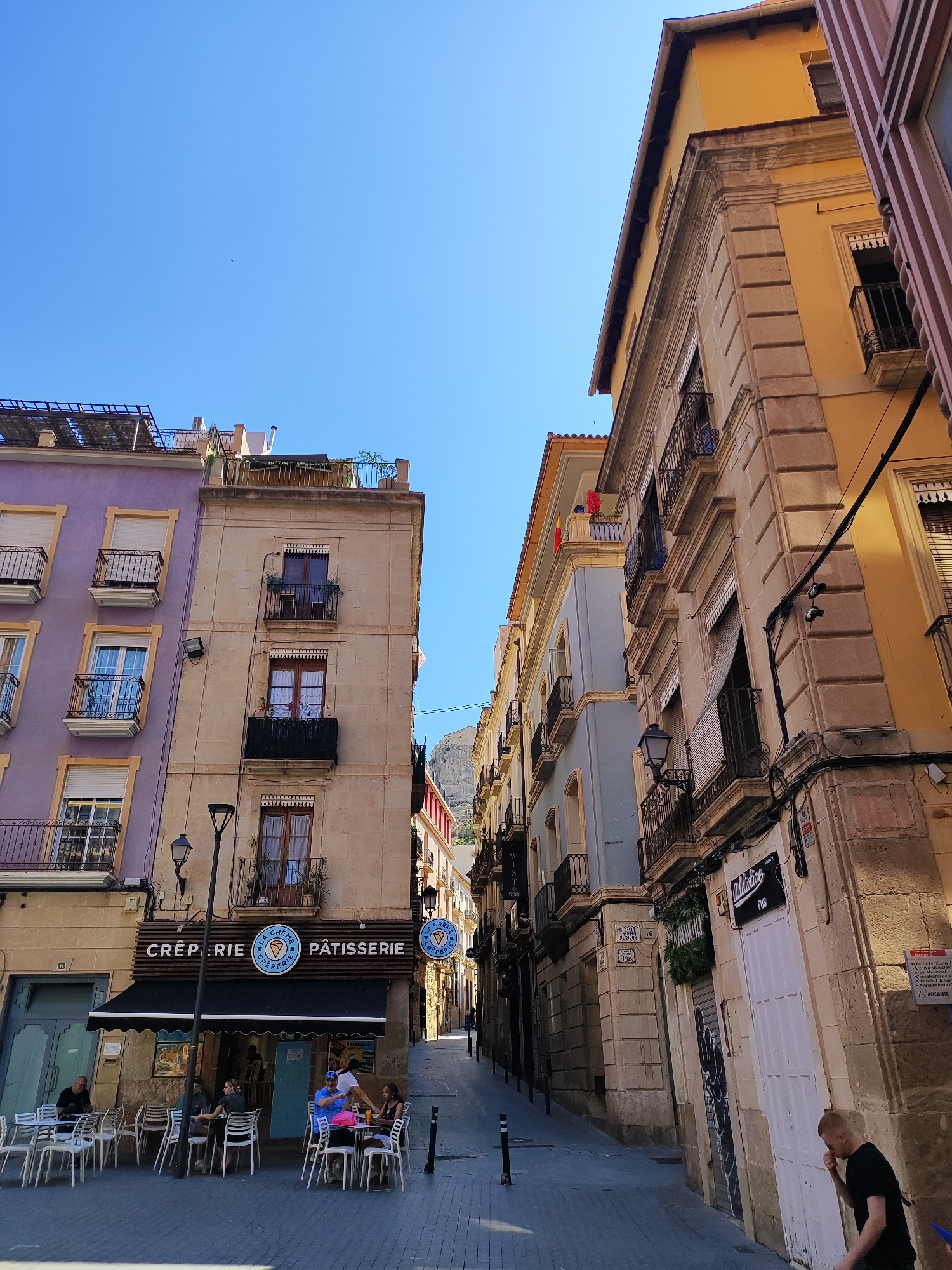 Moving through Alicante's streets and into the transit system