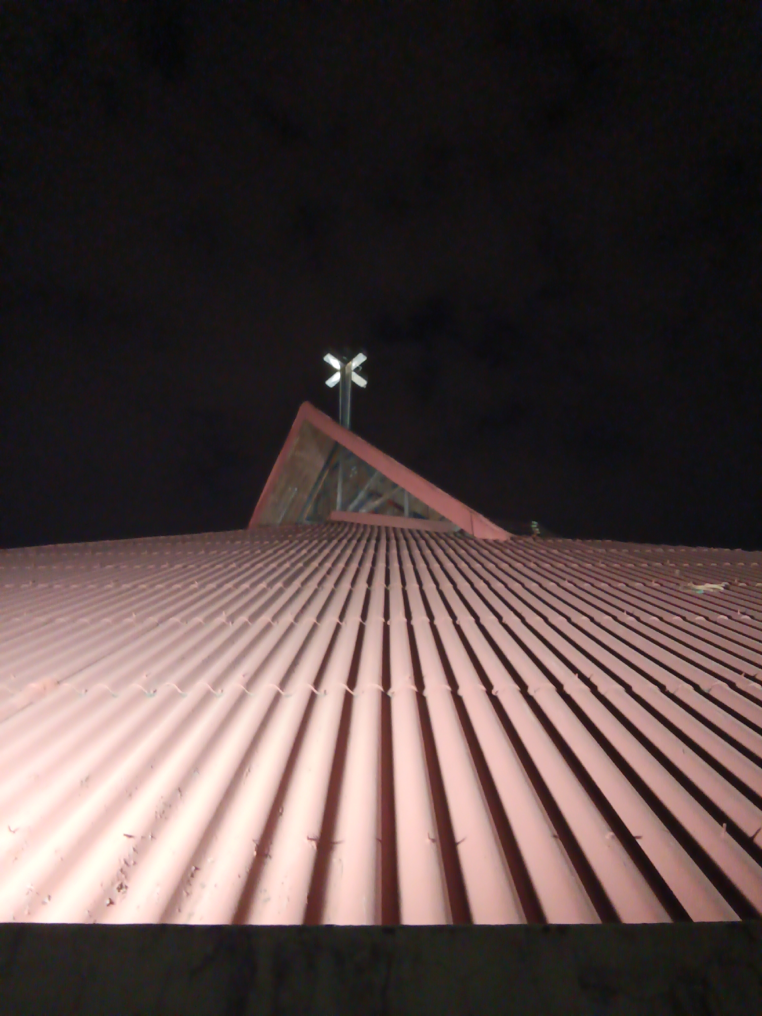 Late-night documentation of Guayaquil's mosaic art and commercial spaces