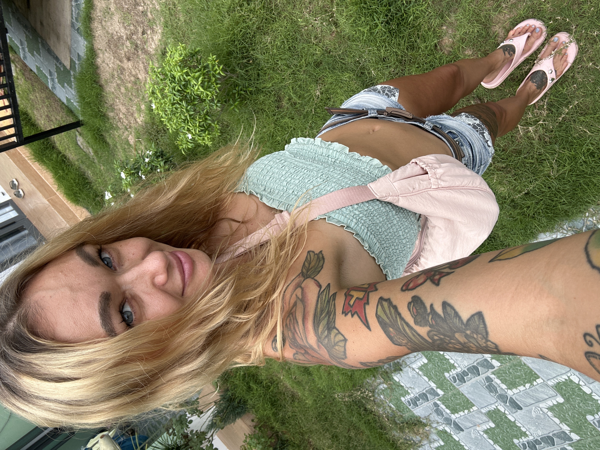 Woman takes outdoor selfies in Mũi Né, Vietnam