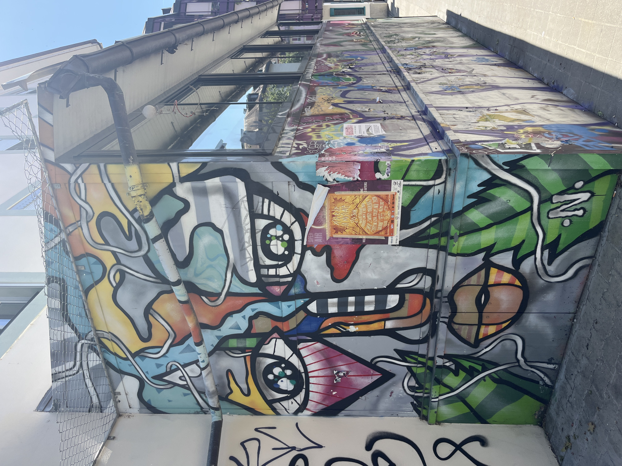 Street art, quirky charm, and color in Les Grottes, Geneva