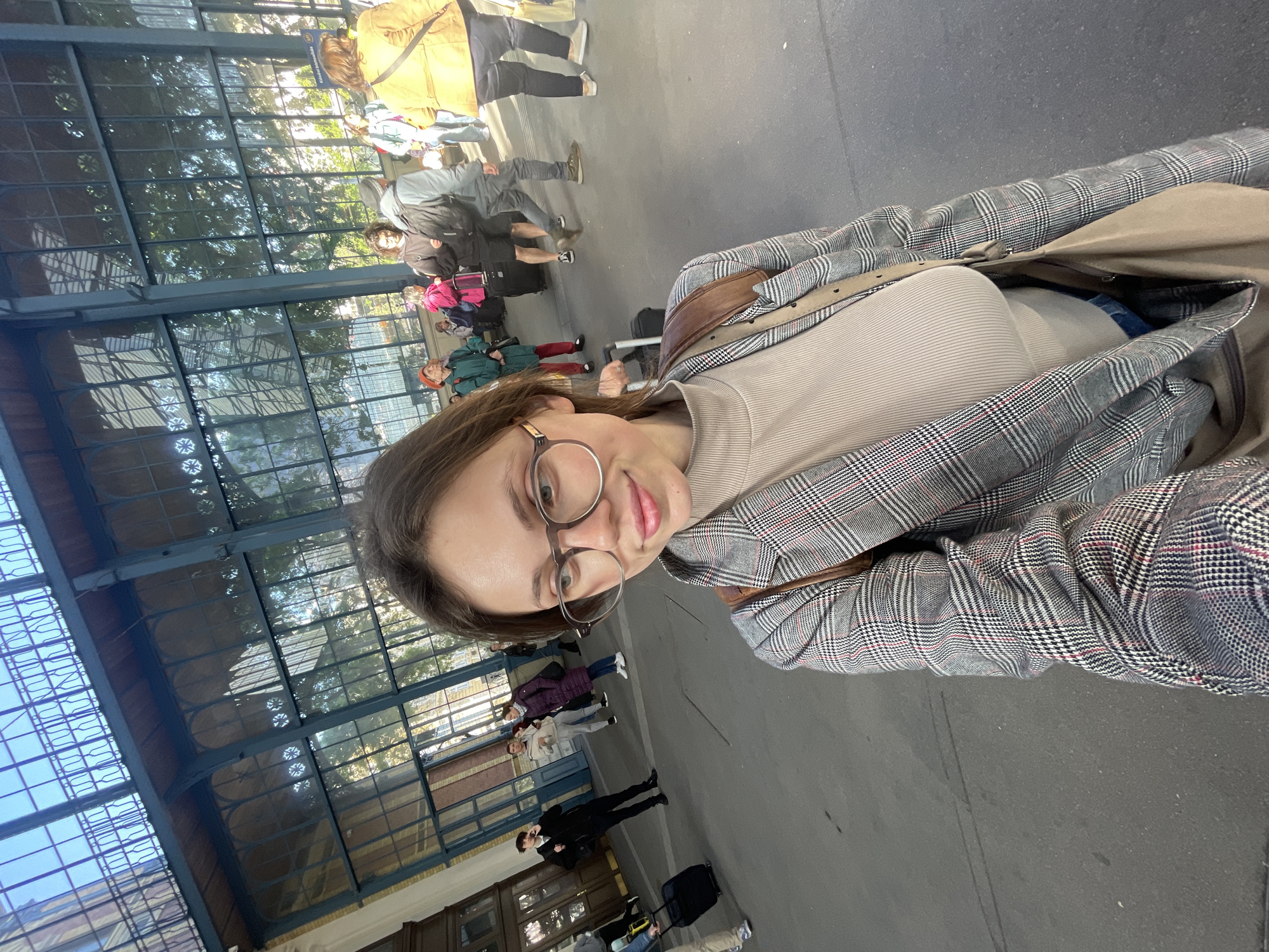 Tourist documents visit to Budapest's historic Keleti train station