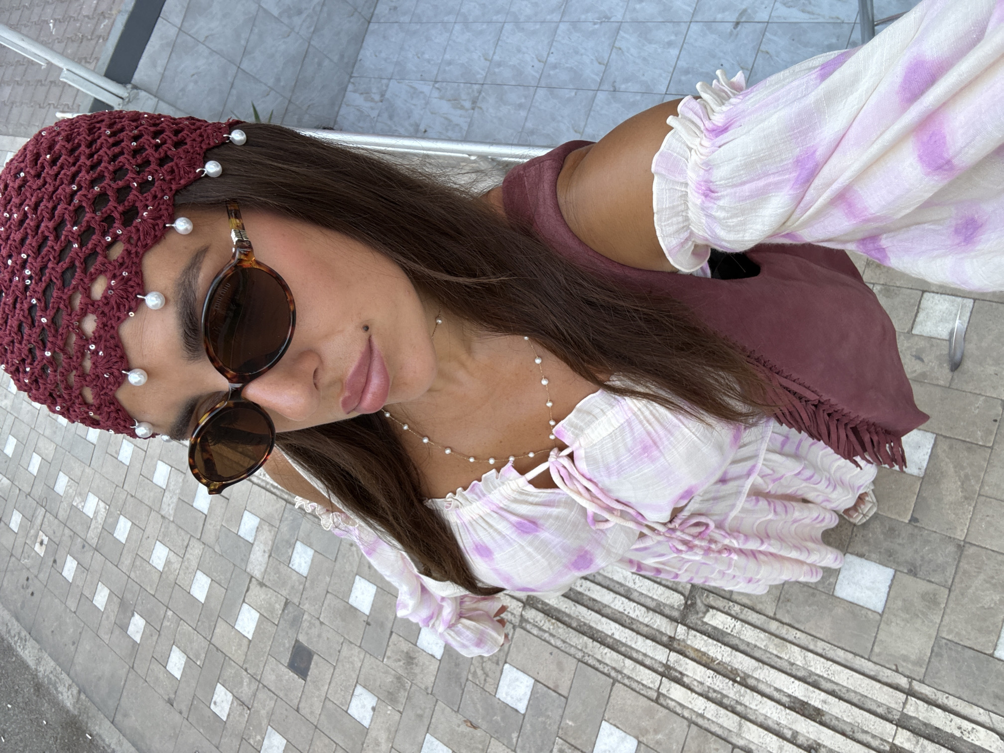 Styled selfie moment in Antalya with pearls and crochet