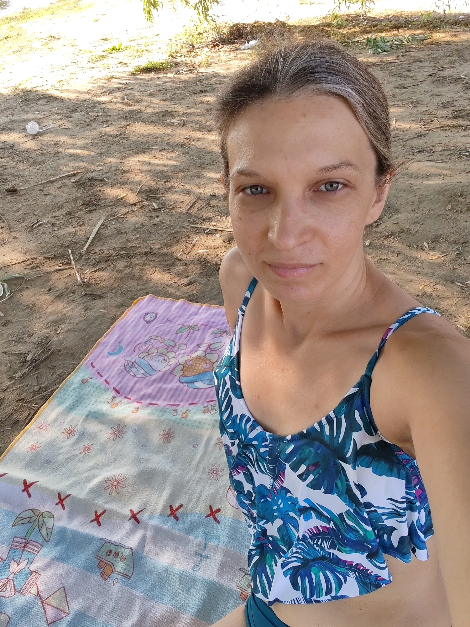 Beach day details: selfie, sunglasses, and towels in the sand