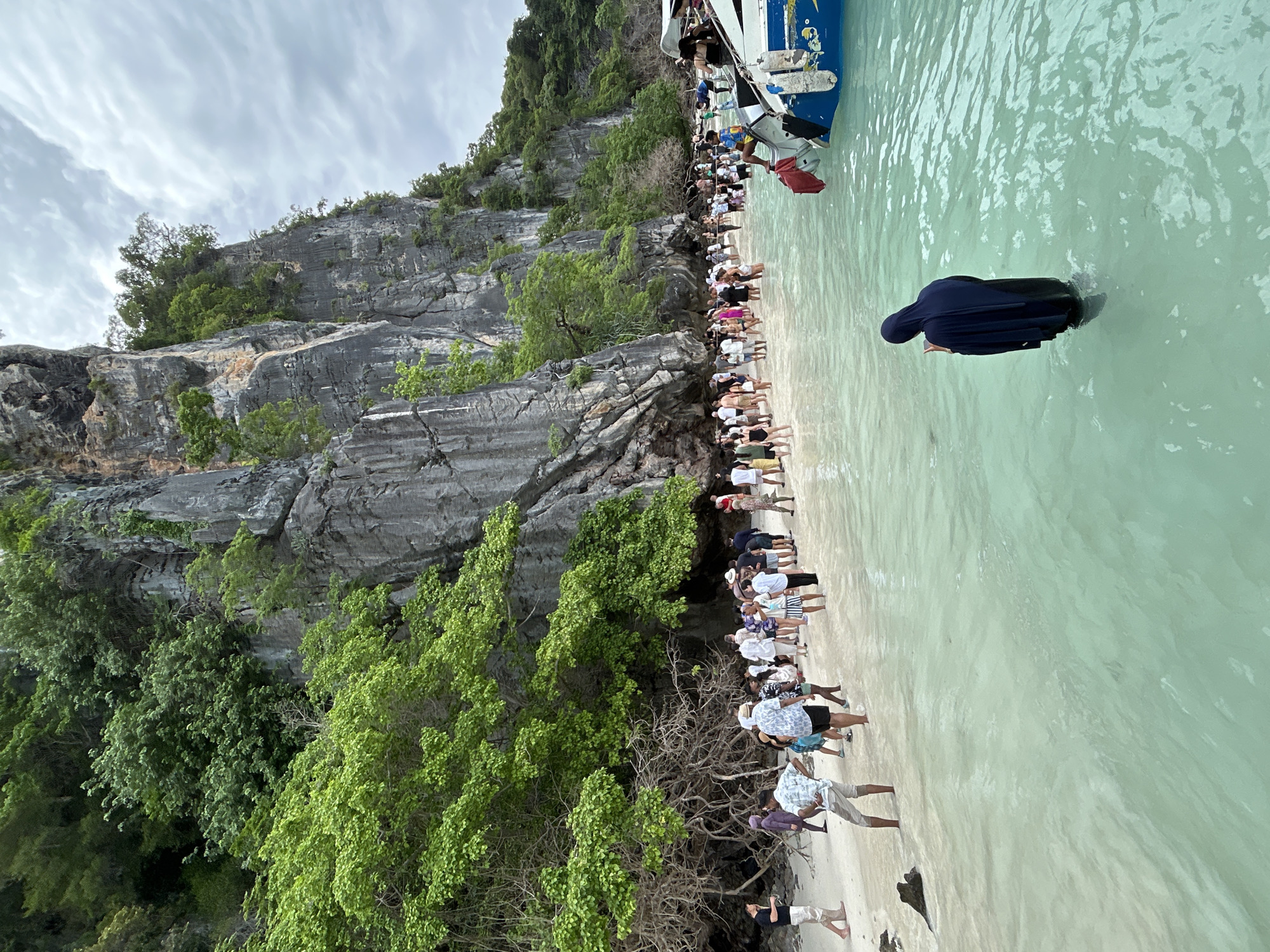 Morning tourists arrive by boat at Ko Thailand beach