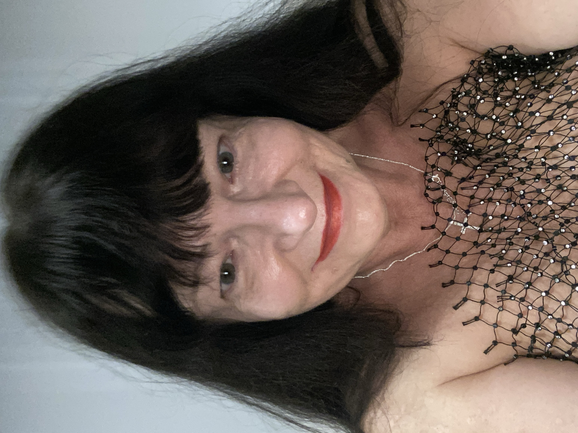 Evening at home: outfit photos and cash spreads in Novi Petrivtsi