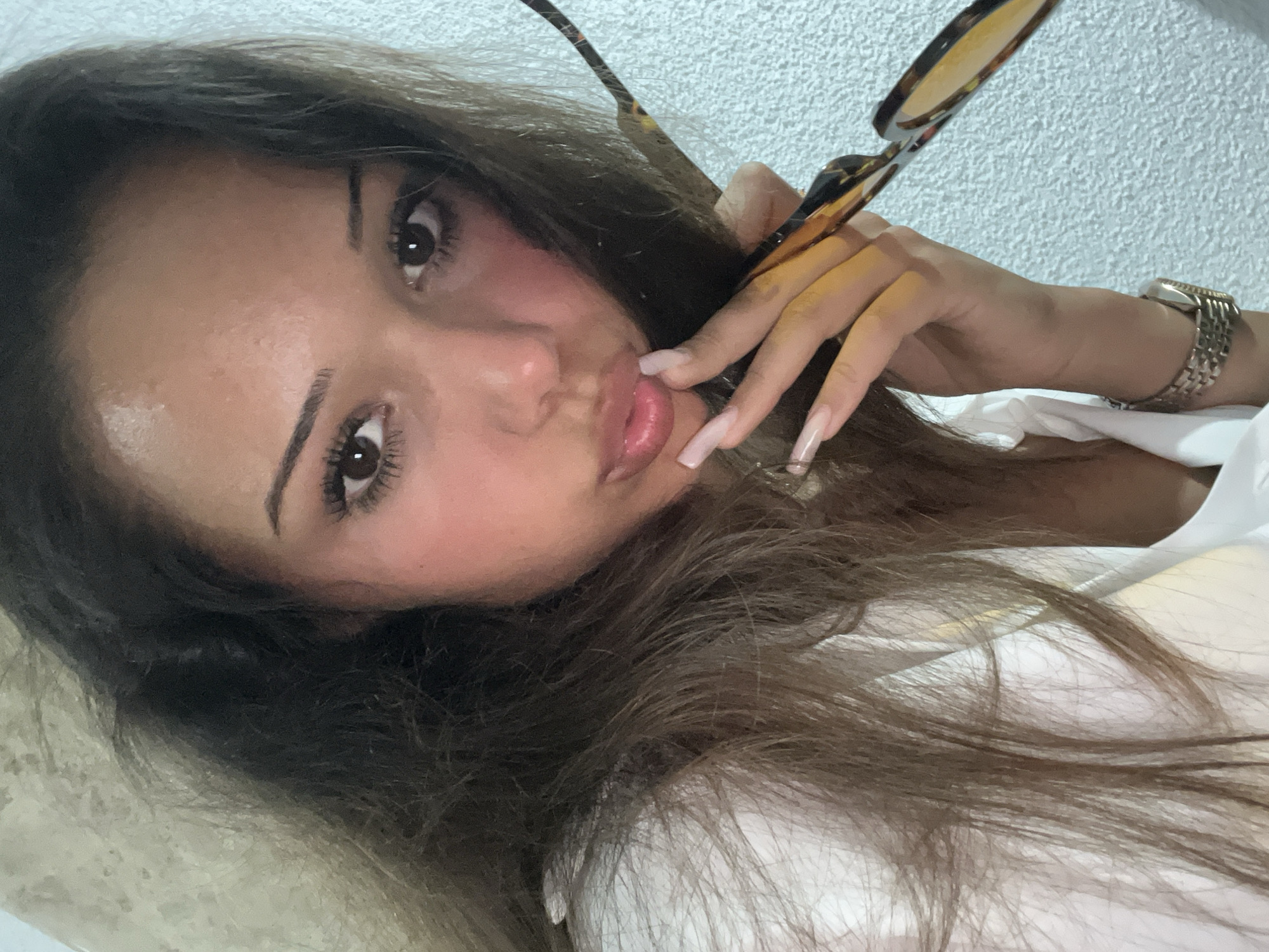 Selfies, mirror shots, and a meal at home in Zlatograd