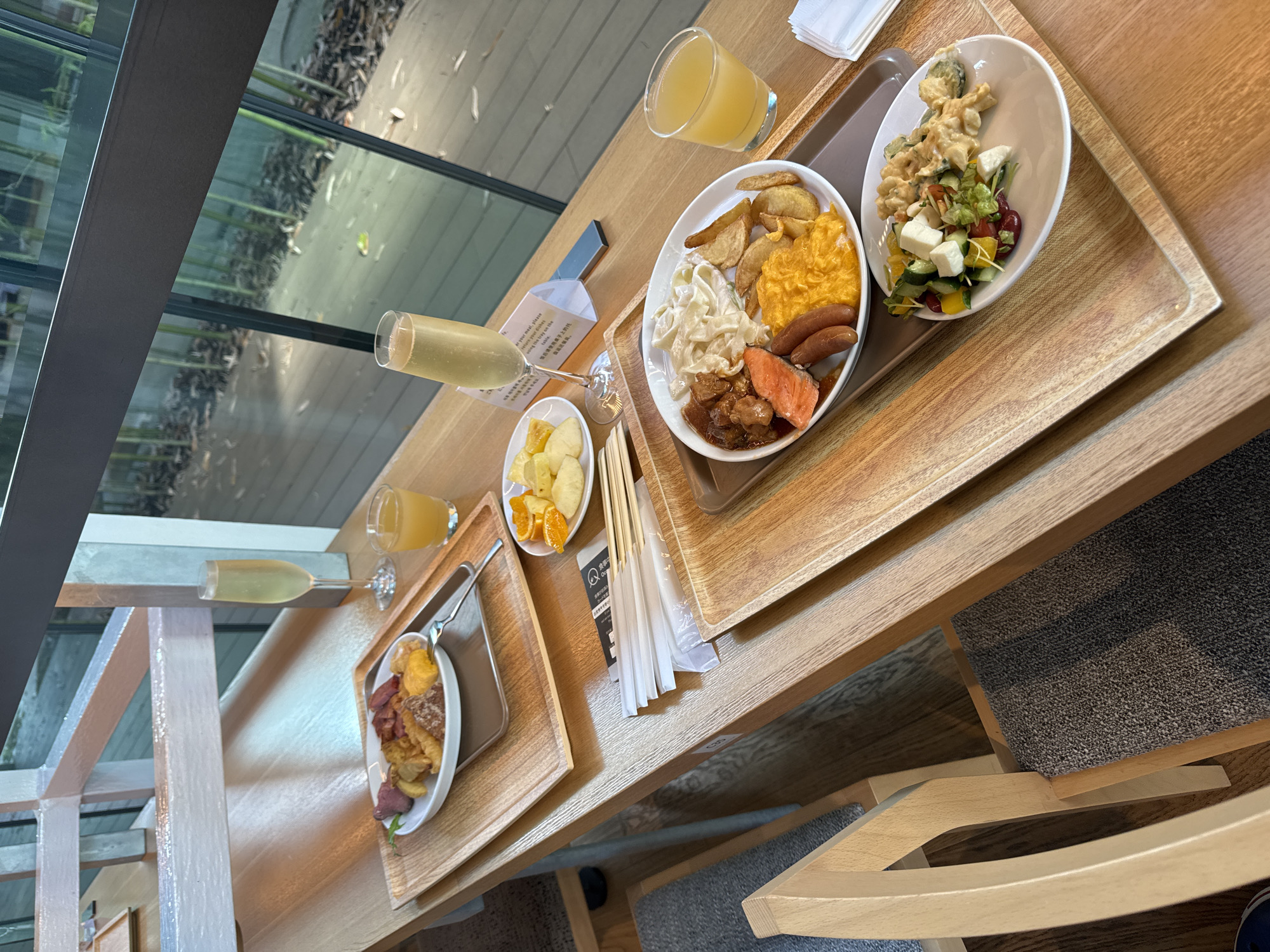 Morning routine documented in Beppu breakfast scene and selfie