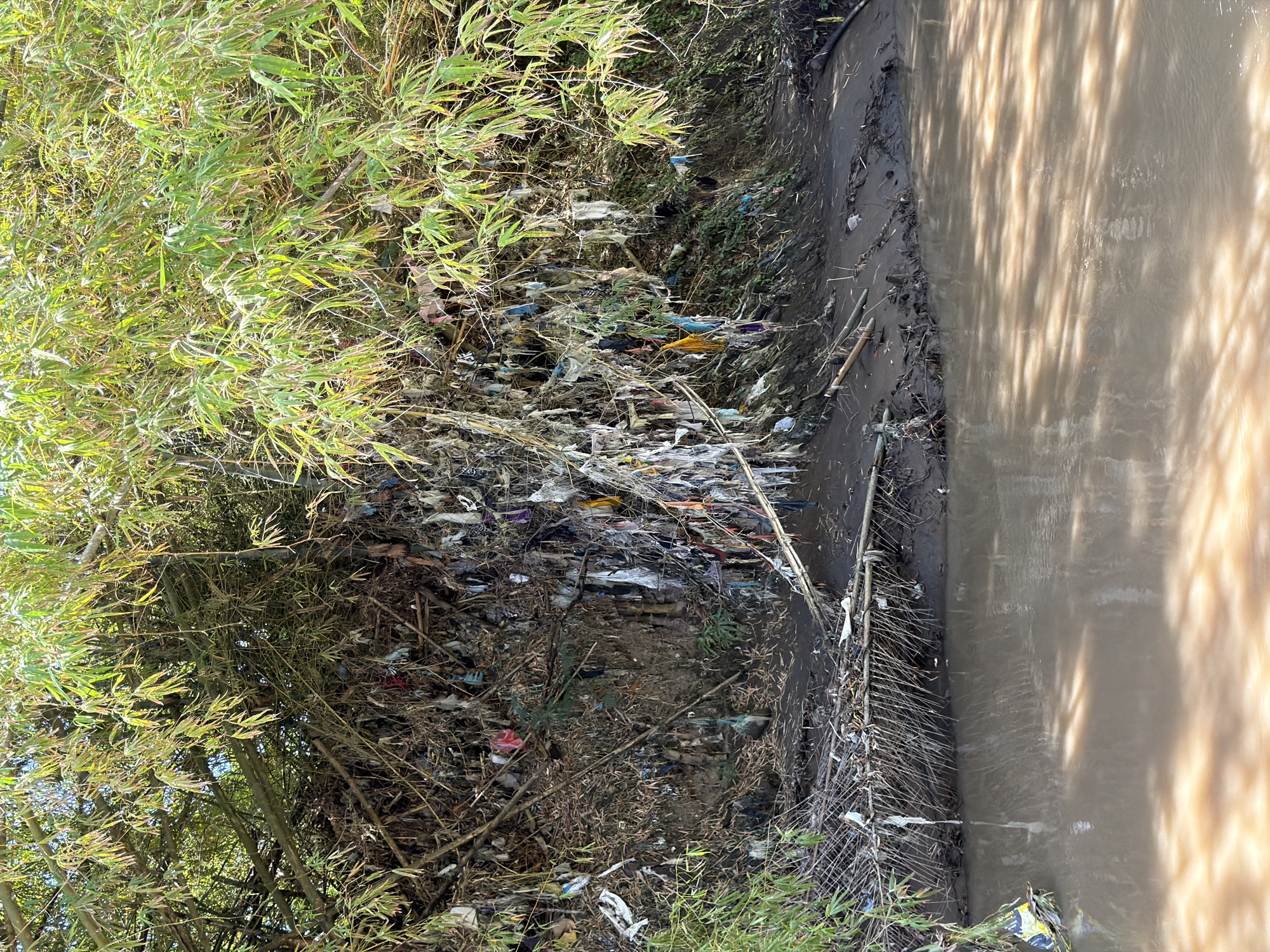 Environmental conditions documented along Kediri waterway