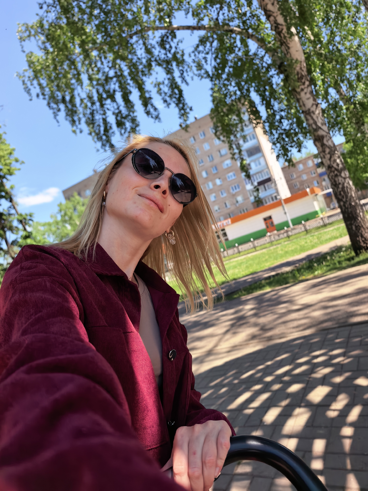 Woman documents morning stroll through Sterlitamak parks and attractions