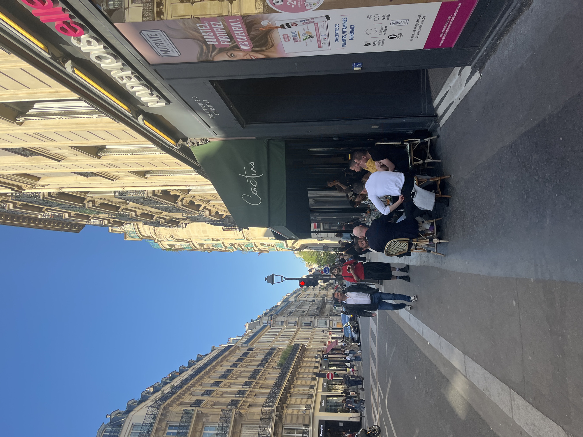 Tourist documents sunny afternoon meal experience in central Paris