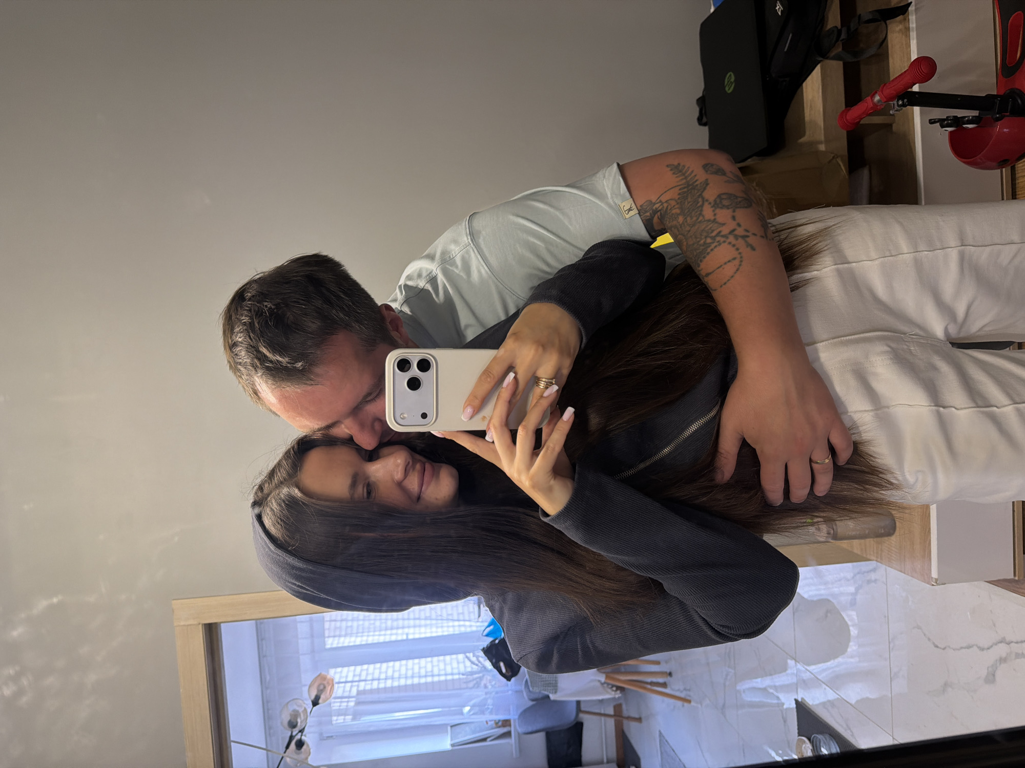 Apartment selfies in Odintsovo, seconds apart