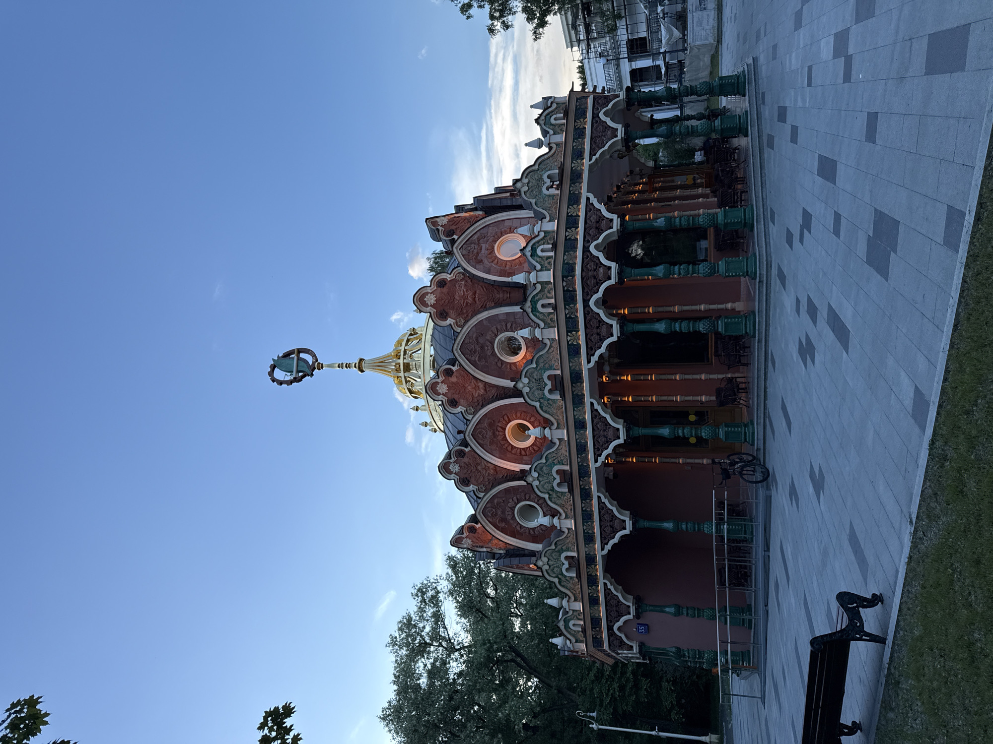 Afternoon moments across Moscow parks and historic venues captured