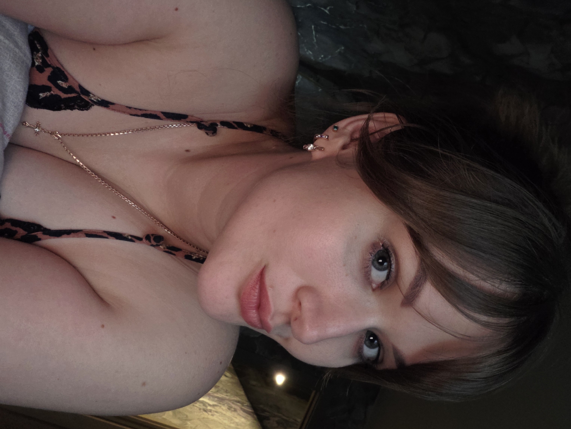 Golden hour selfies and street scenes in Chaikovsky, Russia