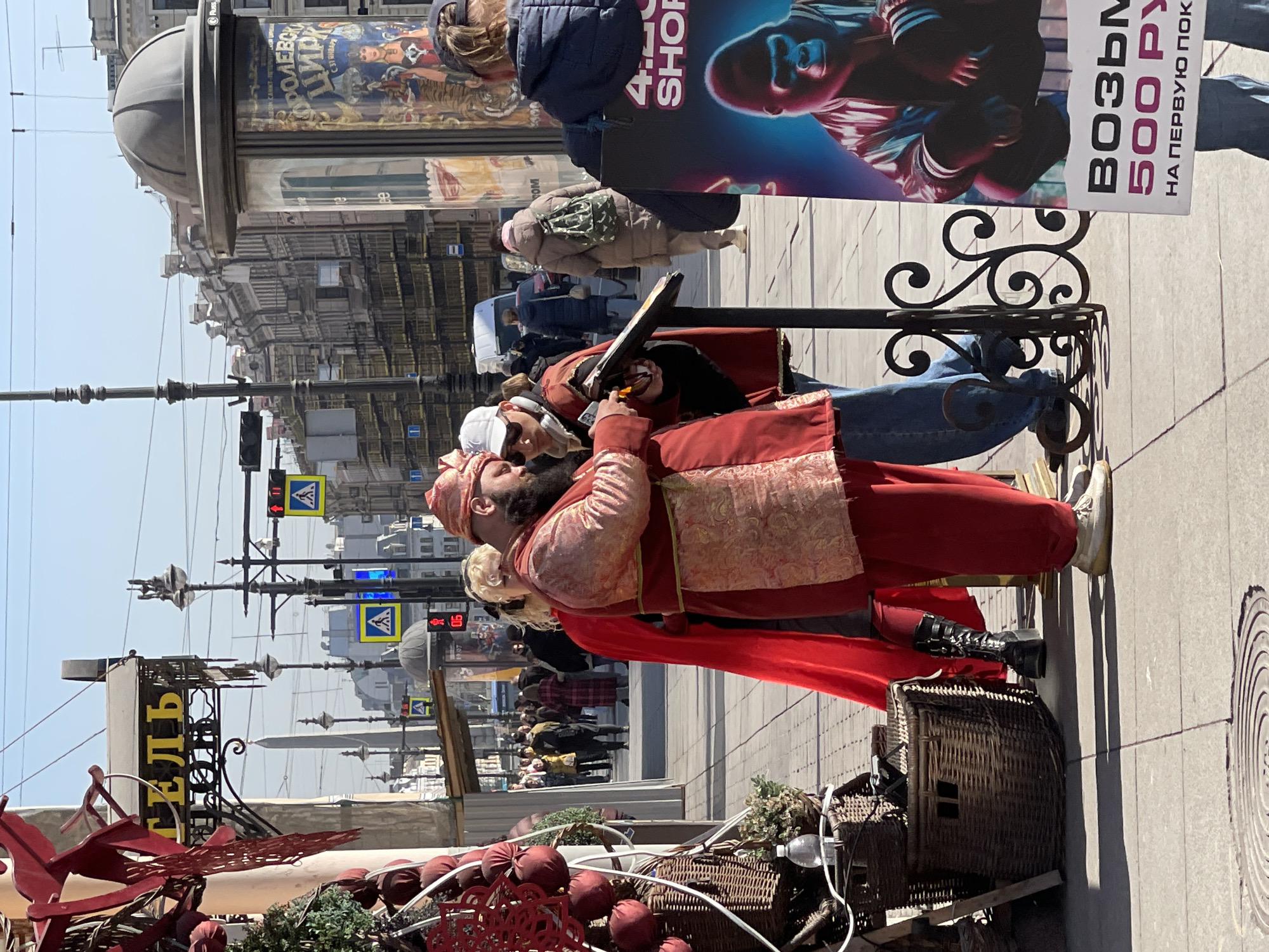 Ordinary Saturday morning moments documented across Saint Petersburg