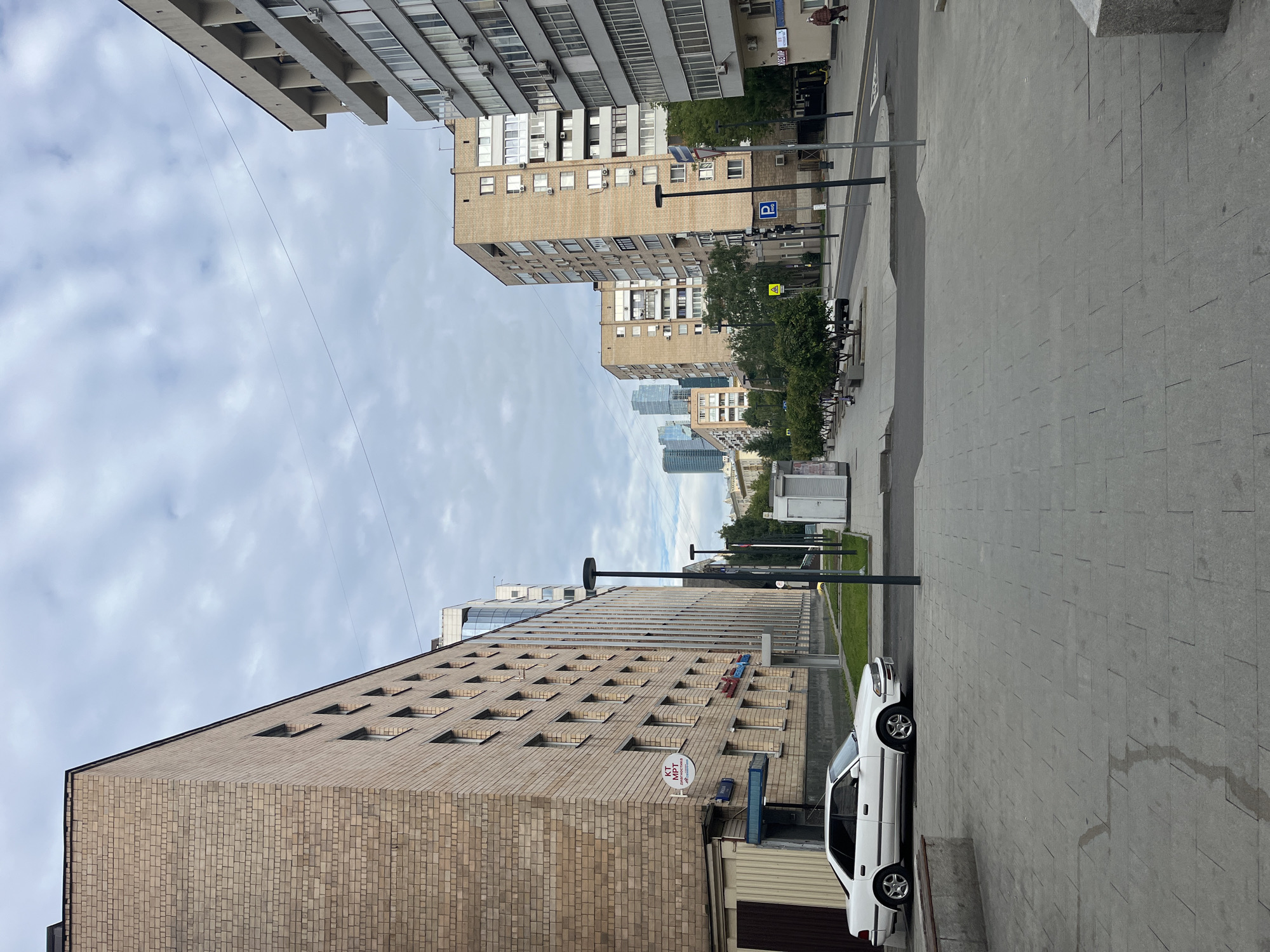 Around Kazansky Station and Moscow's transit plaza on a June morning