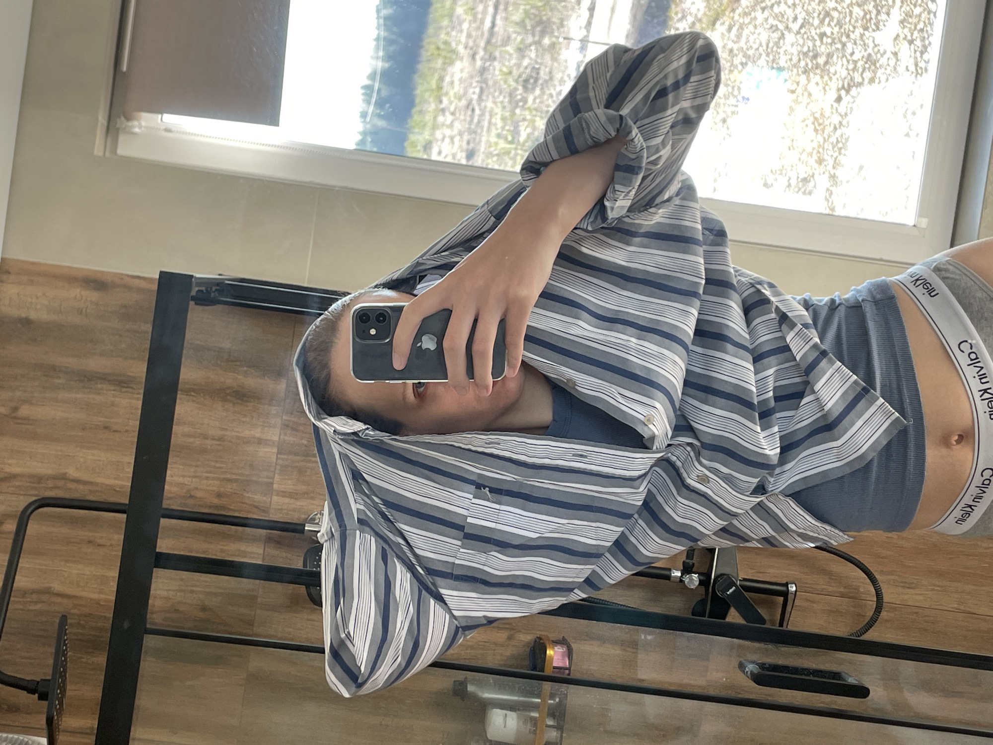 Mirror selfie captured in Podshivalovo bathroom early morning