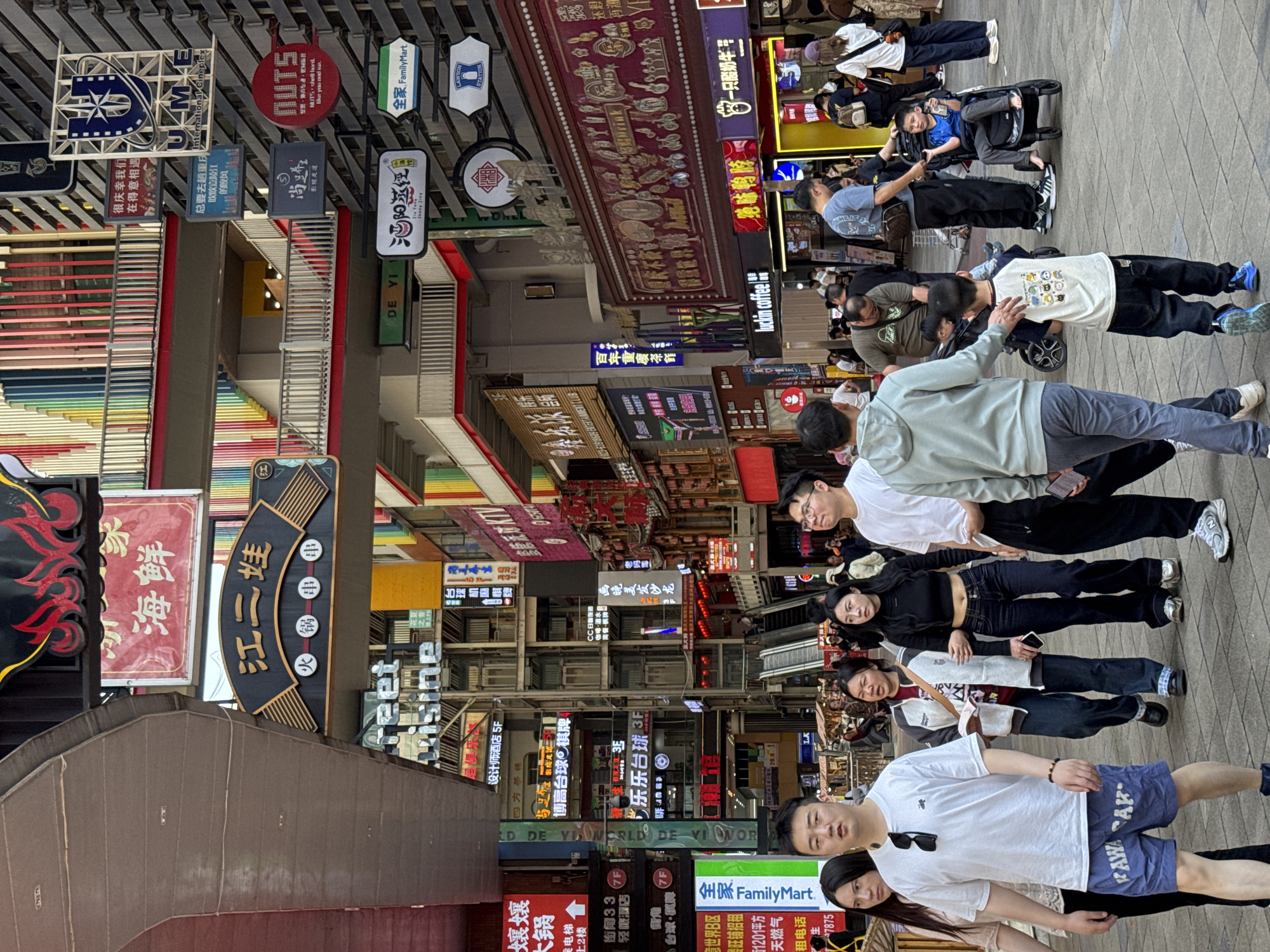 Morning commuter activity observed across Yuzhong District, China