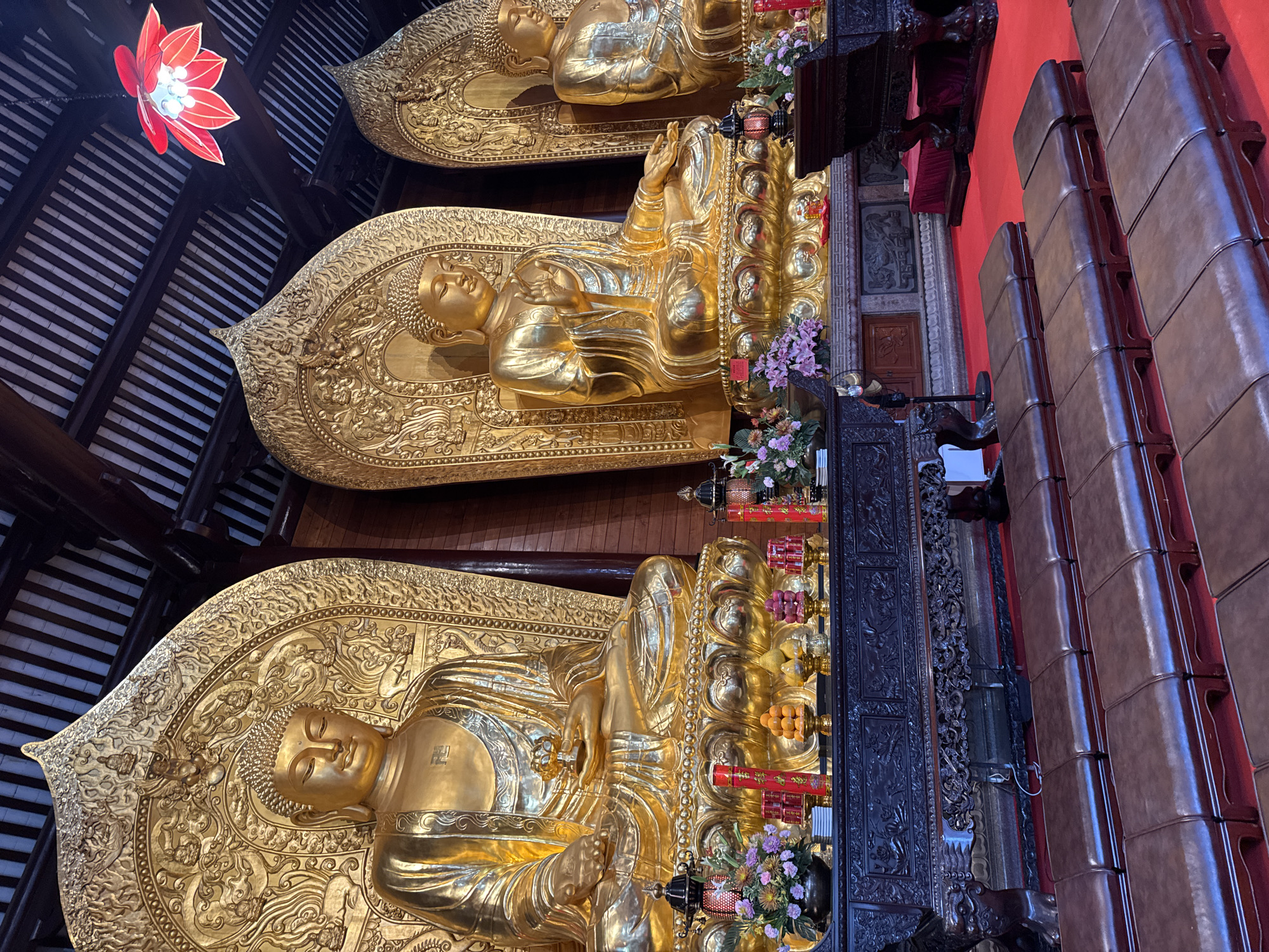 Temple visit and tea service documented in Yuexiu District