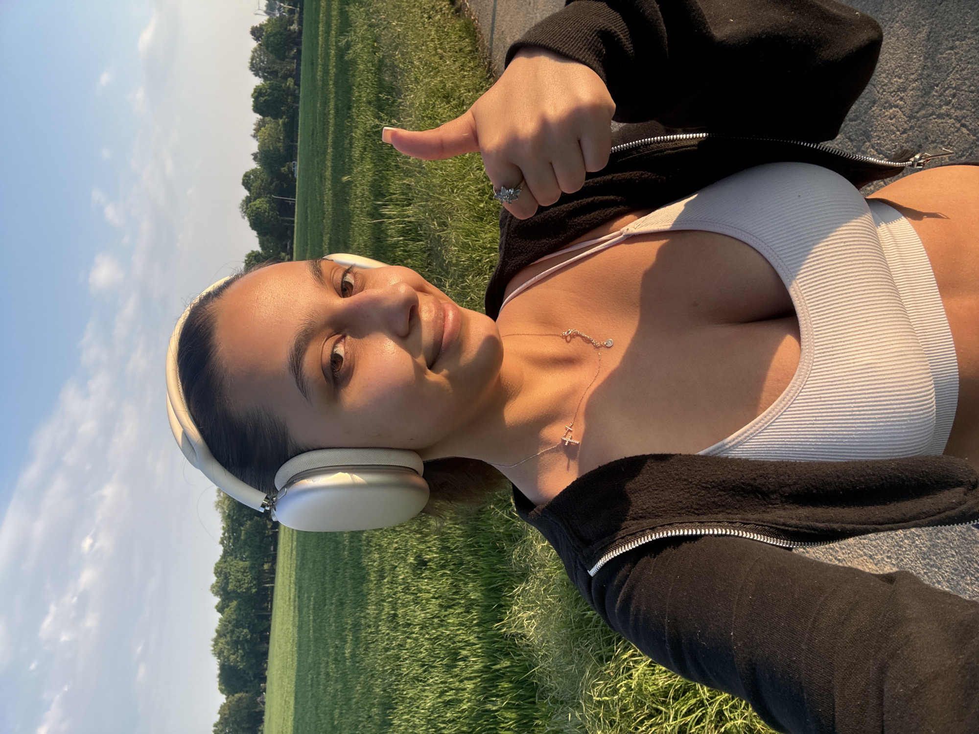 Woman watches hot air balloon in Mönchengladbach field