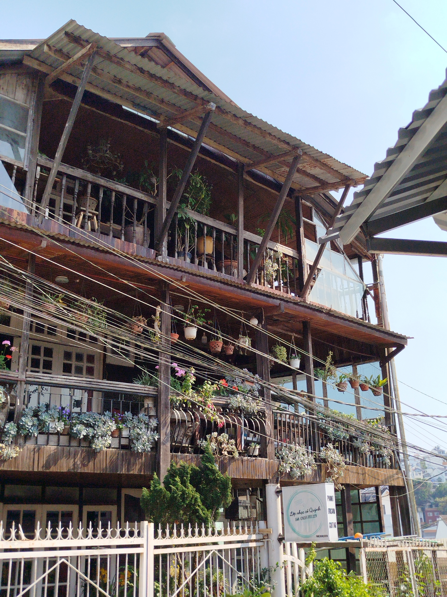 Morning street scenes captured in Da Lat, Vietnam