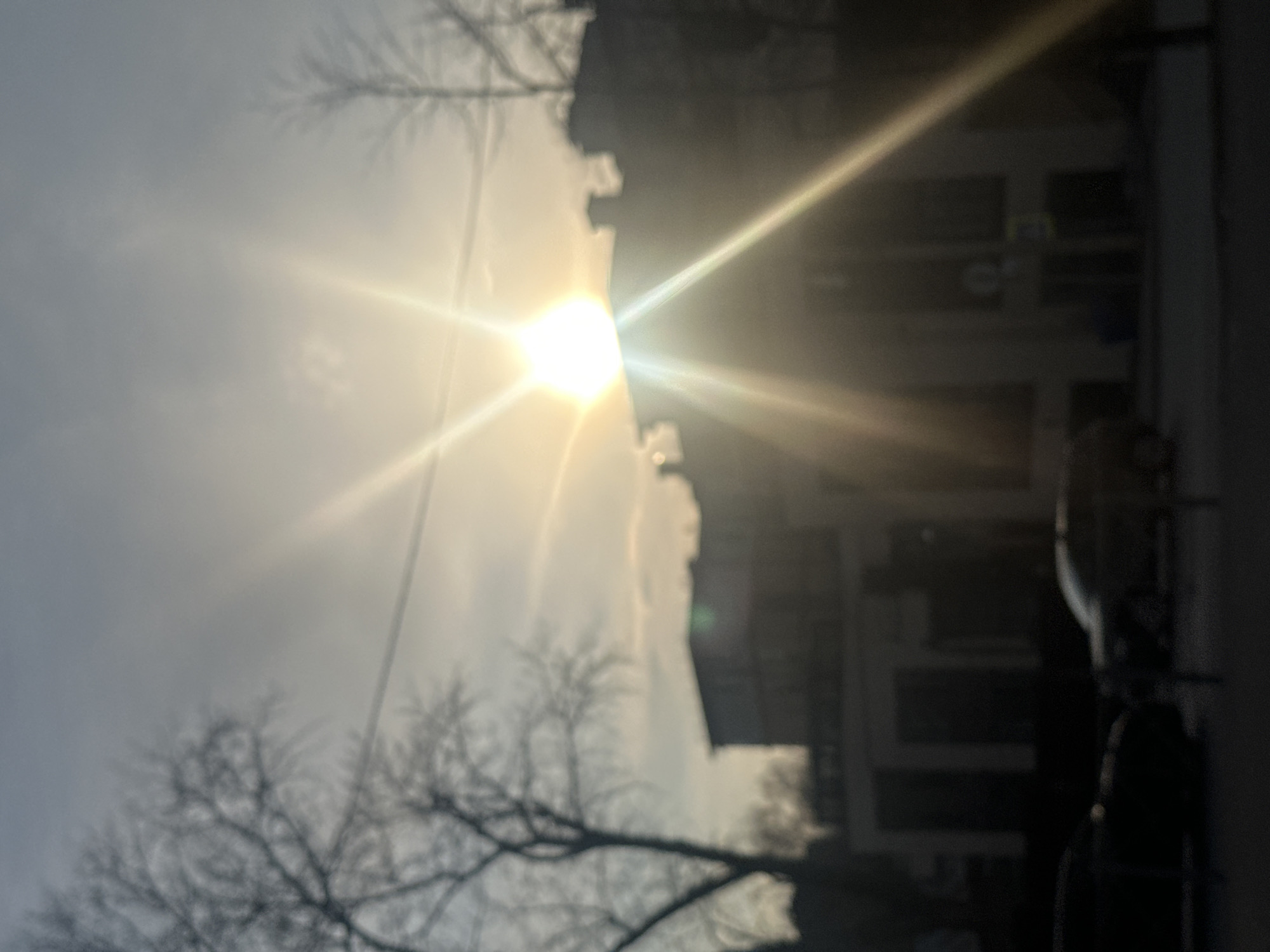 Afternoon sunlight documented on Kazan streets amid spring conditions