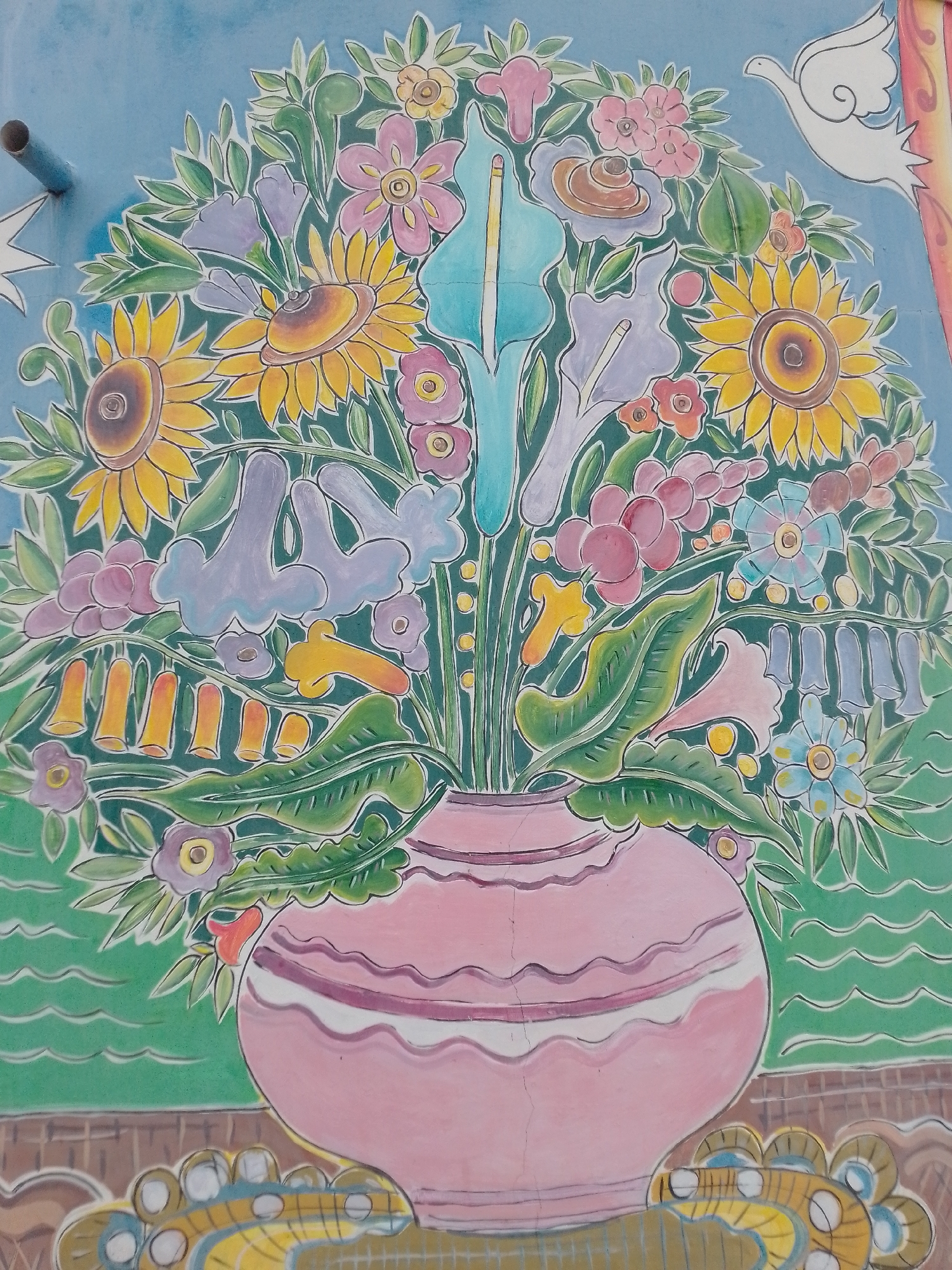 Colorful floral mural spotted on building wall in Cuiabá