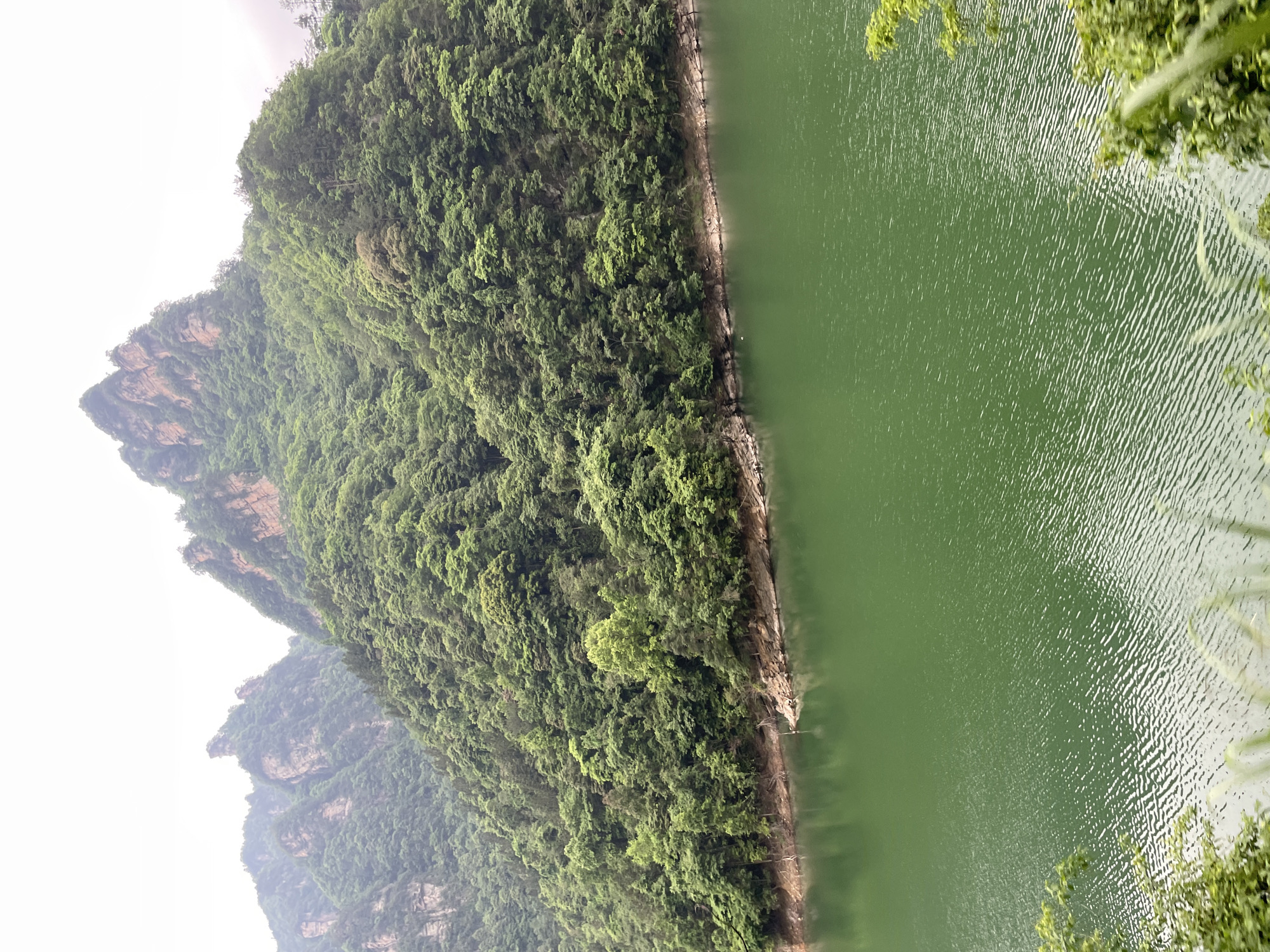 Tourist captures misty Baofeng Lake views in China's Wulingyuan