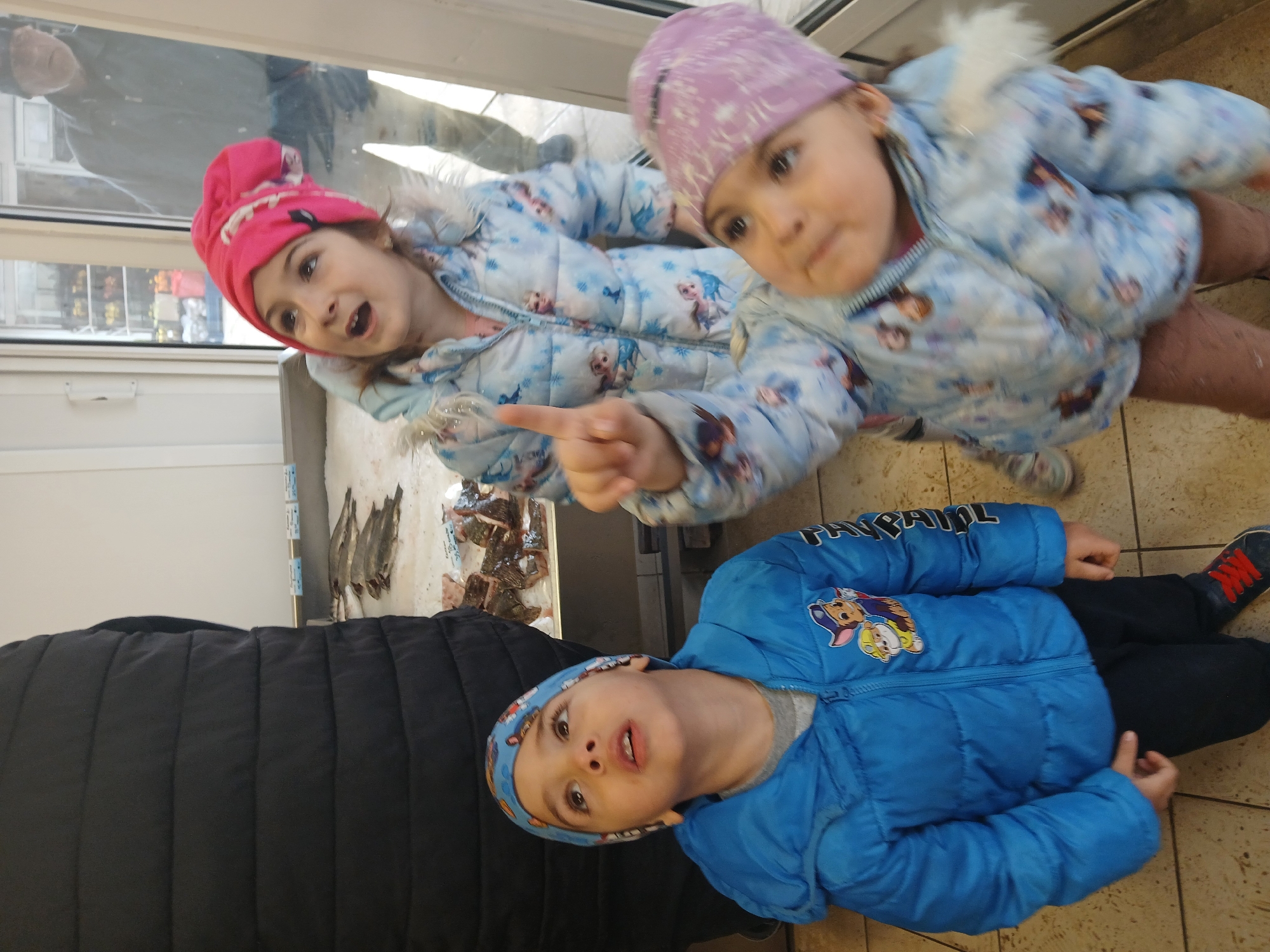 Morning life documented in Kavarna market district