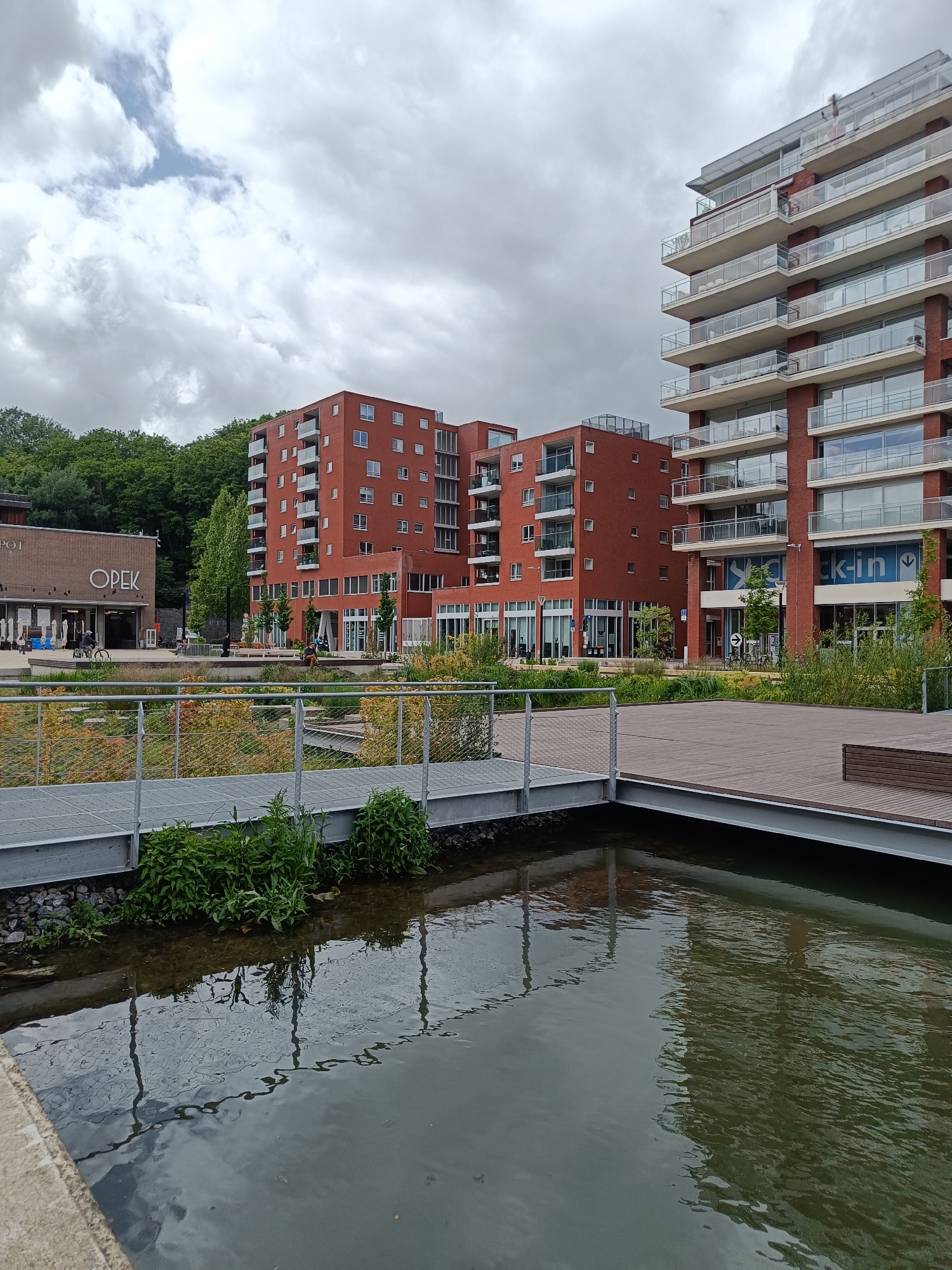 Ordinary afternoon life documented in Leuven's Vaartkom waterfront district