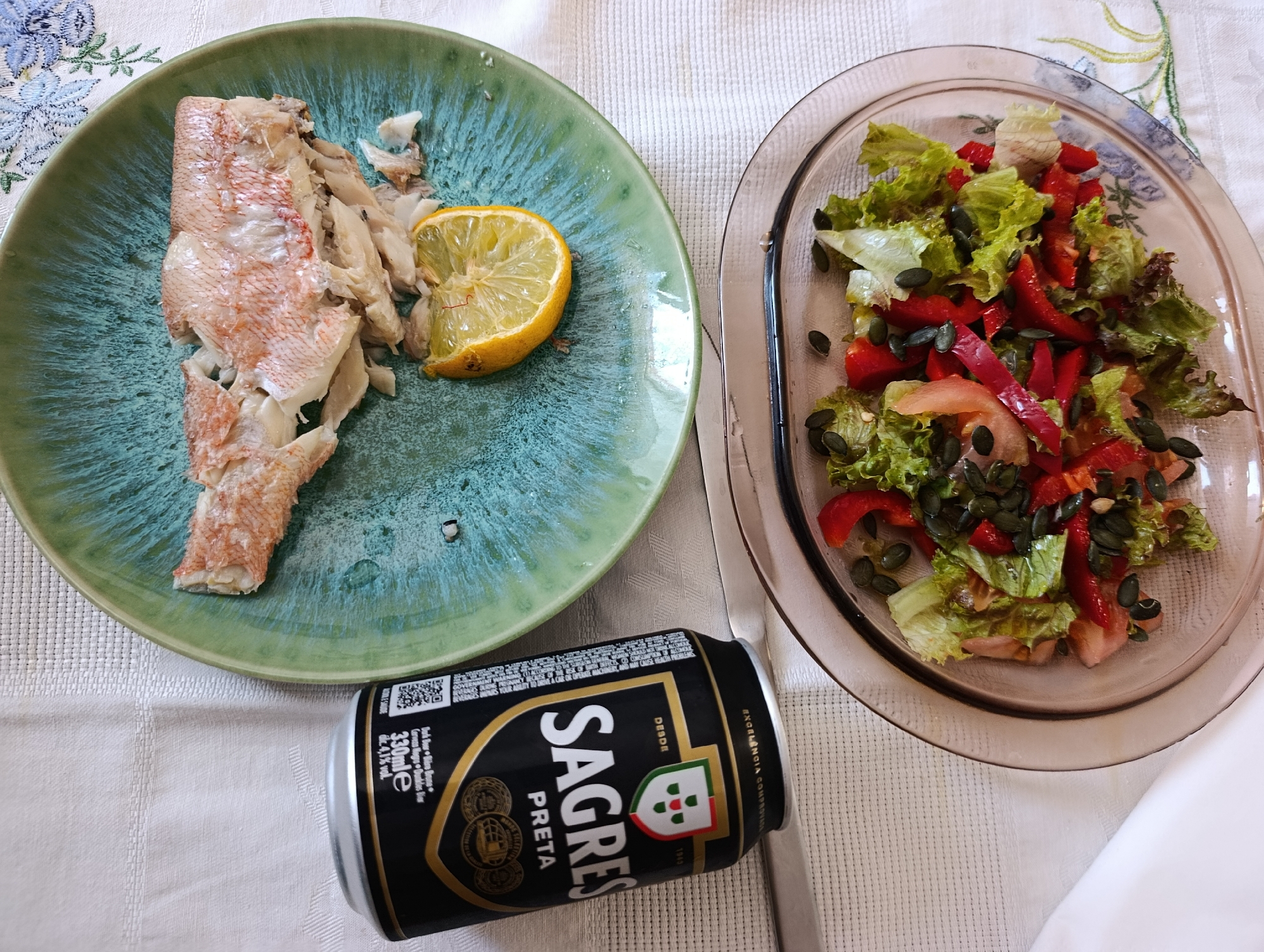 Lunch and local colour in Setúbal, Portugal