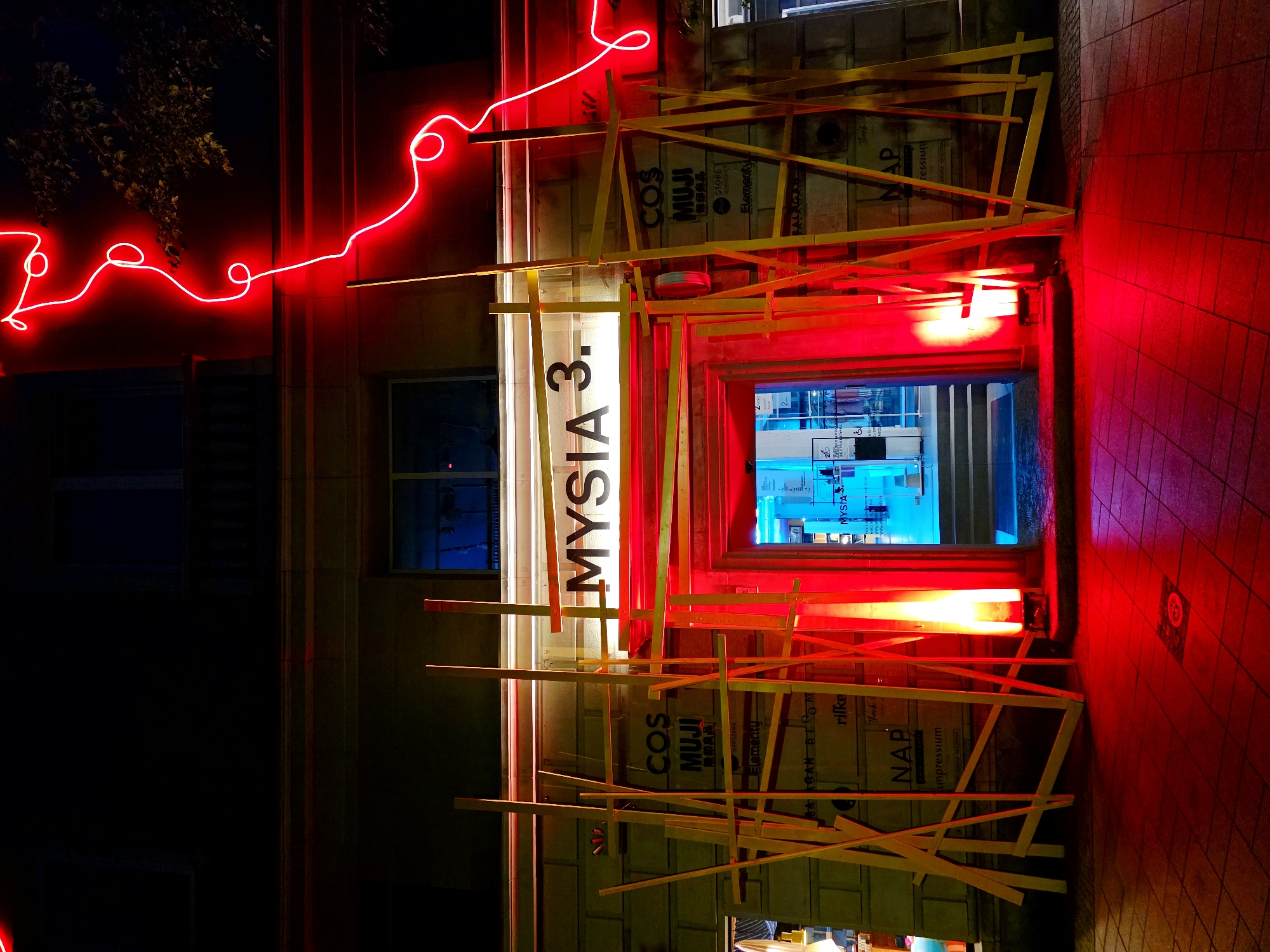 Night stroll through central Warsaw: monuments, neon, and a yellow Porsche