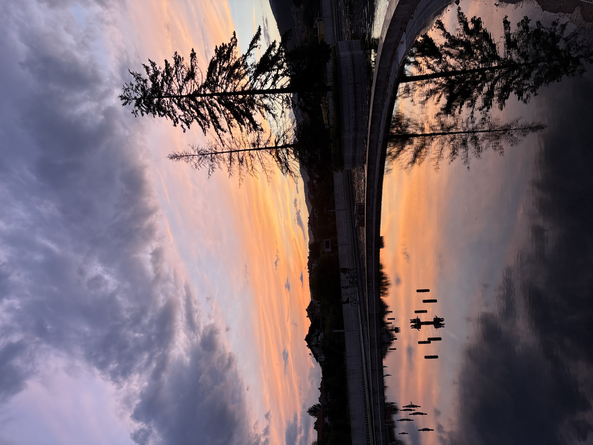 Dramatic sunset draws crowds to Panagyurishte parks and waterfront