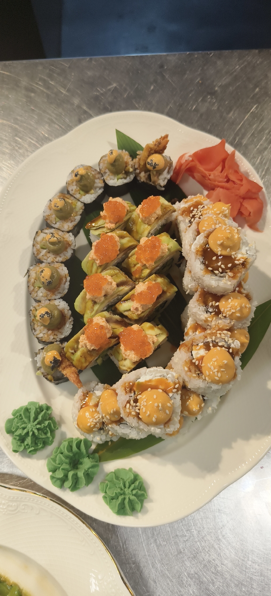 Urban evening: sushi dinner and street scenes documented
