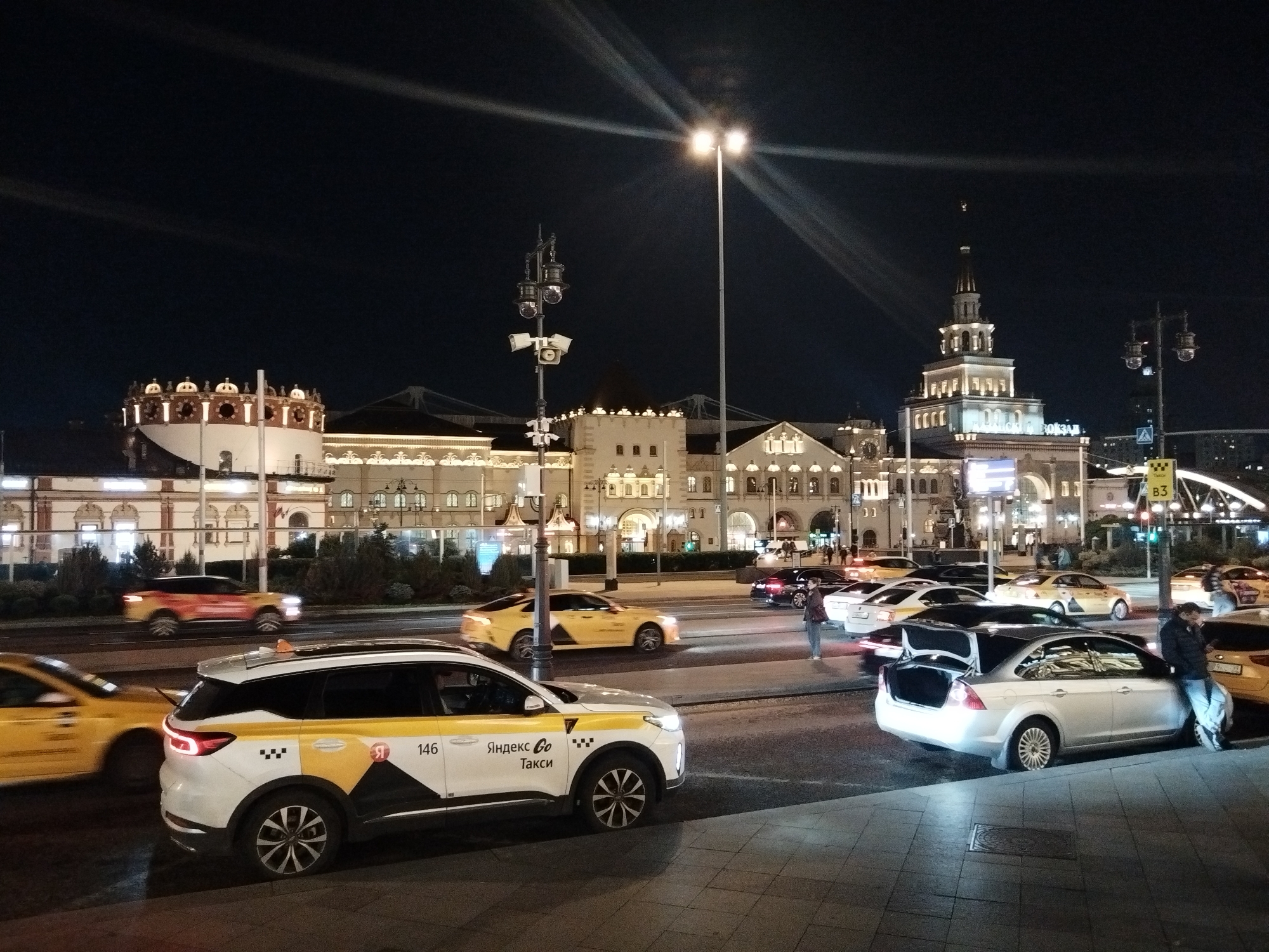Night at Moscow's Three Station Square