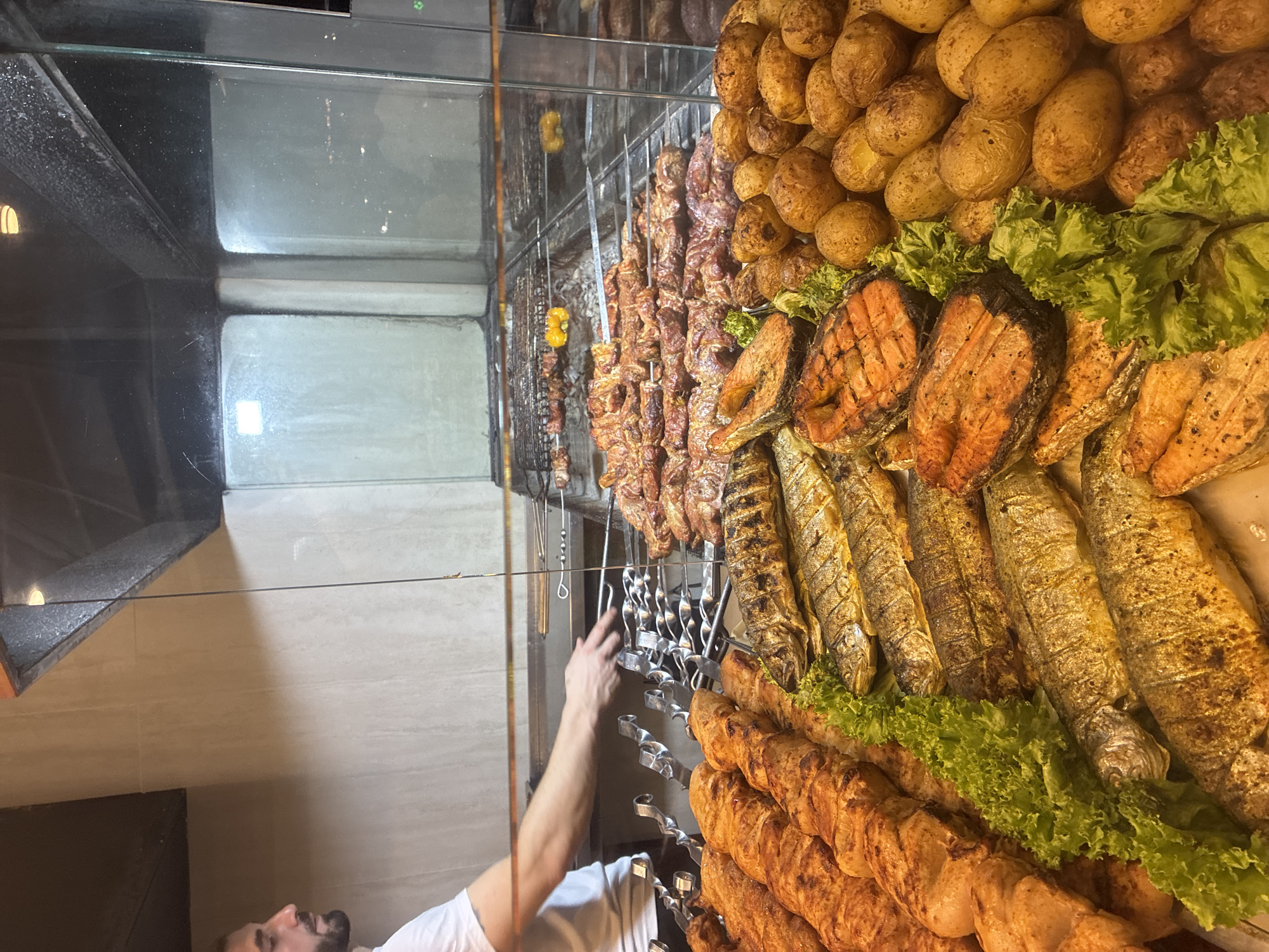 Food stalls, a tandoor bakery, and a tour bus in Sirius