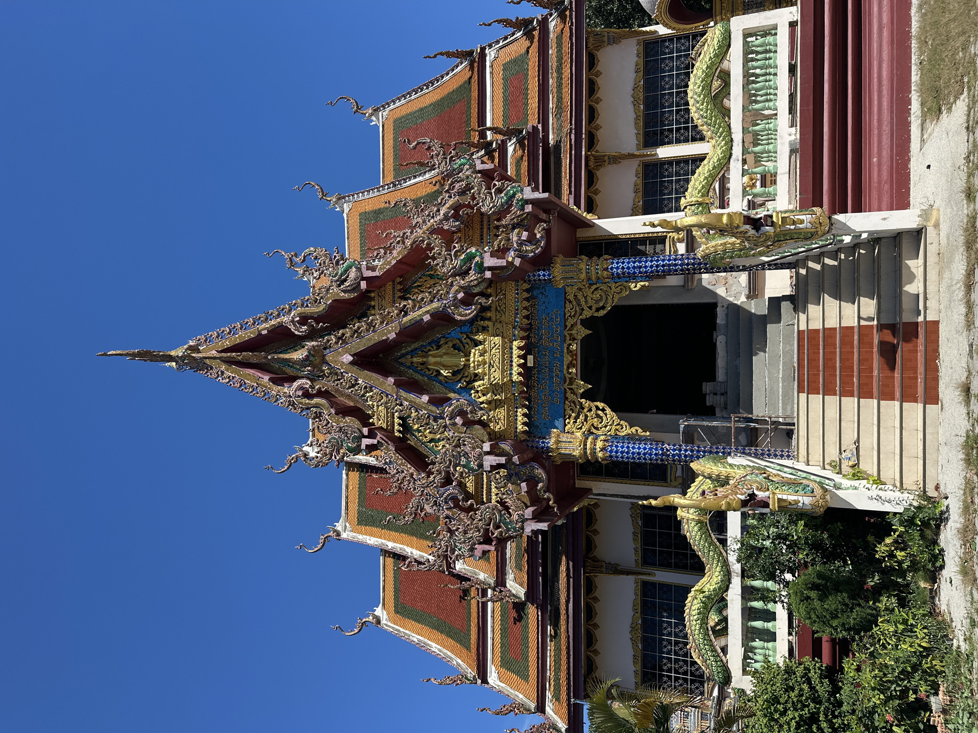 Exploring Wat Plai Laem's statues, shrines, and ornate architecture