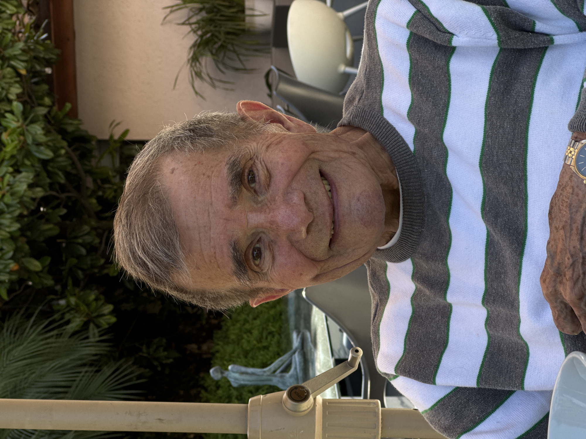 Elderly man, diners enjoy outdoor meal in Mexico City