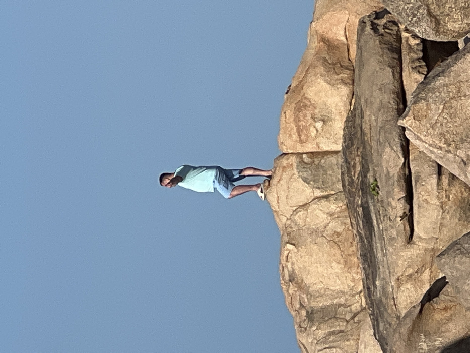 Tourists explore Nha Trang's Hon Chong rocks, temples