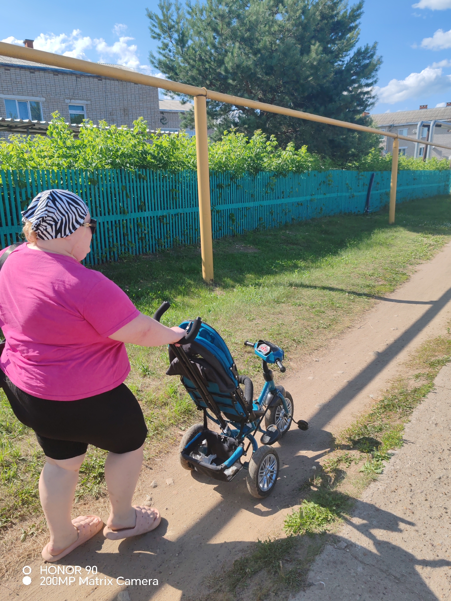 Summer afternoon in a park: paths, flowers, and everyday outdoor moments